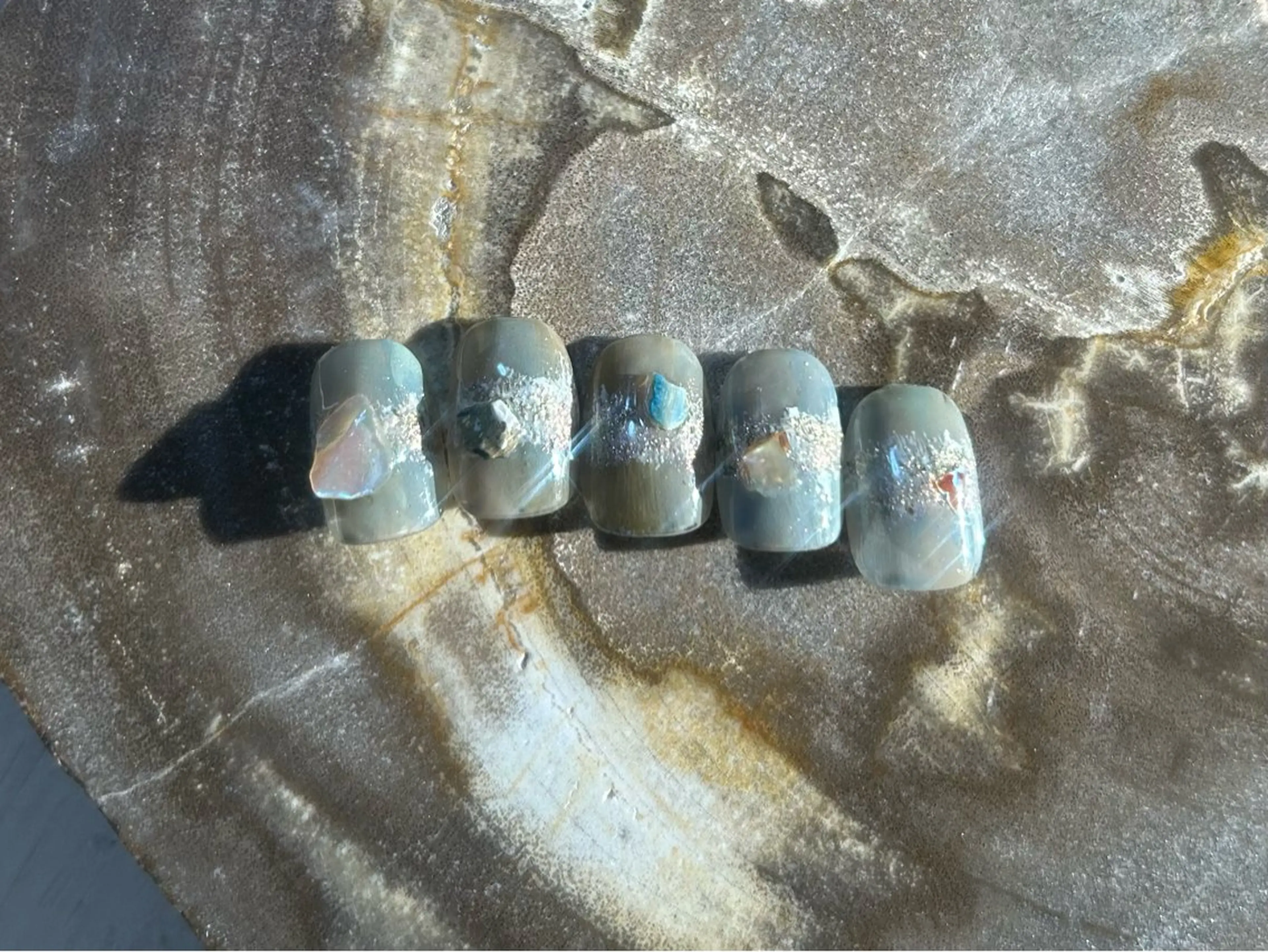 ネイル アートネイル マグネットネイル ニュアンスネイル ハンドネイル アトリエ １０３のネイルデザイン