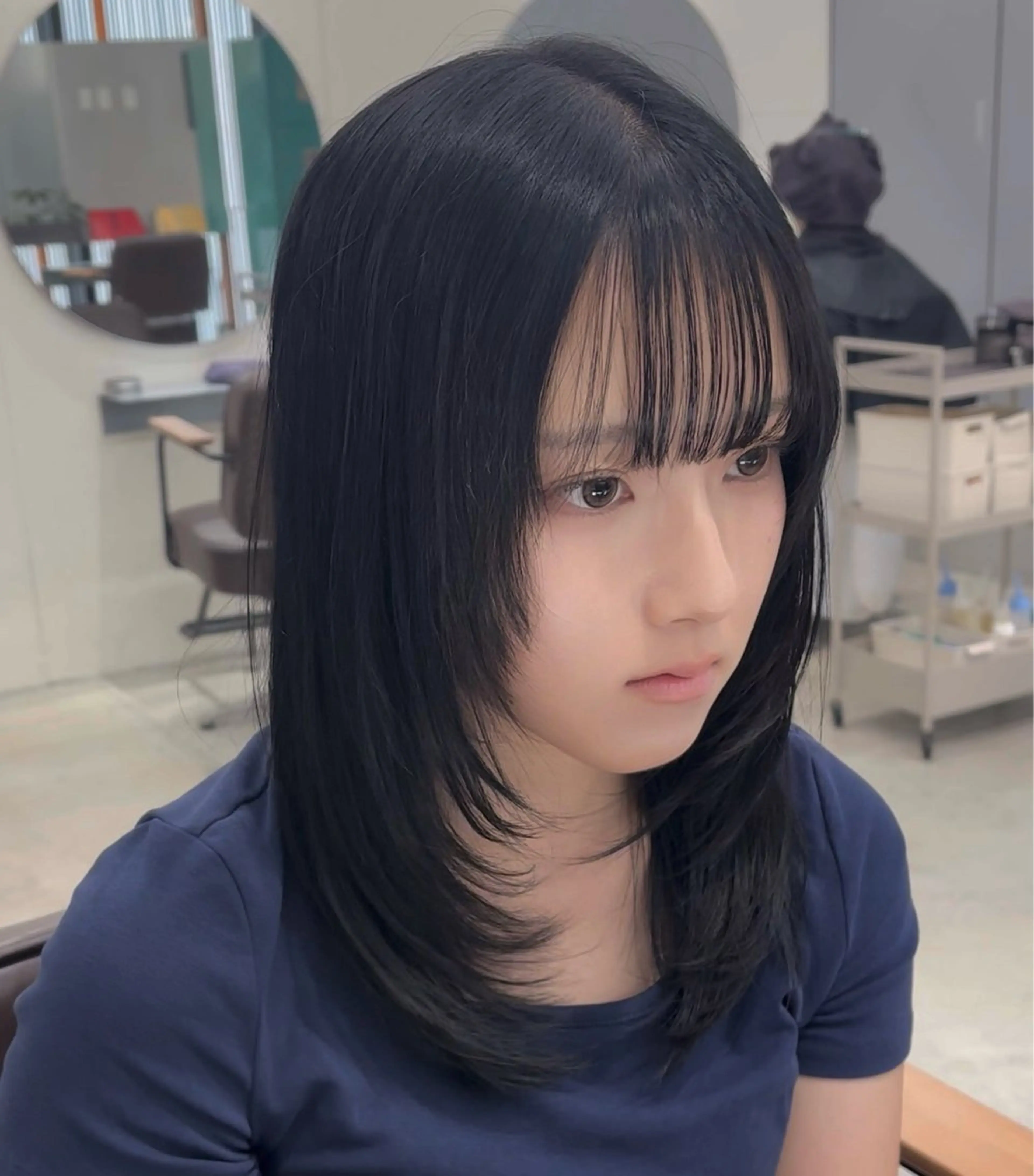 ロング カラー ダークグレー レイヤーカット カット ヘアカラー オカベ ショウマのヘアスタイル