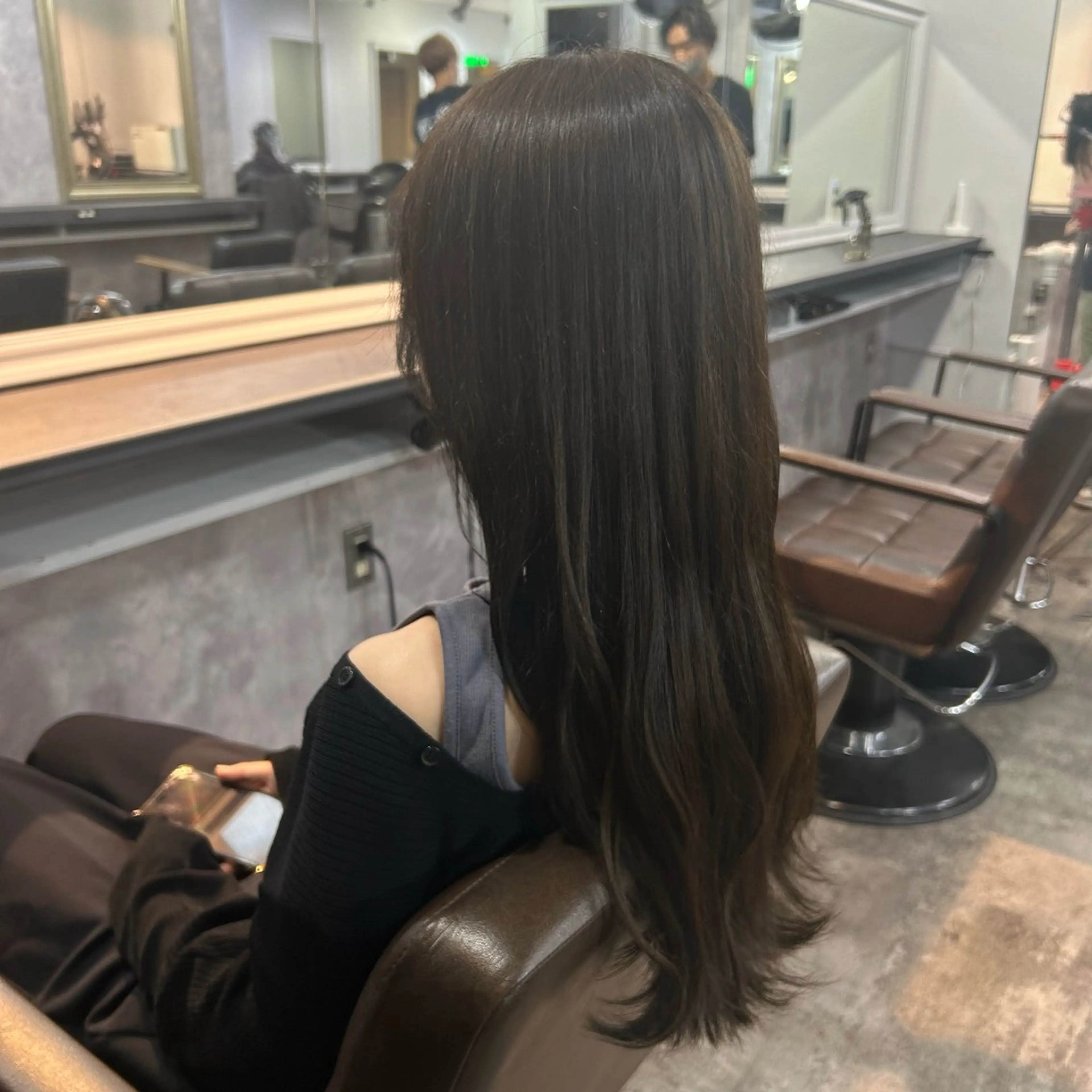 ロング カラー オリーブカラー 大塚 美緒のヘアスタイル