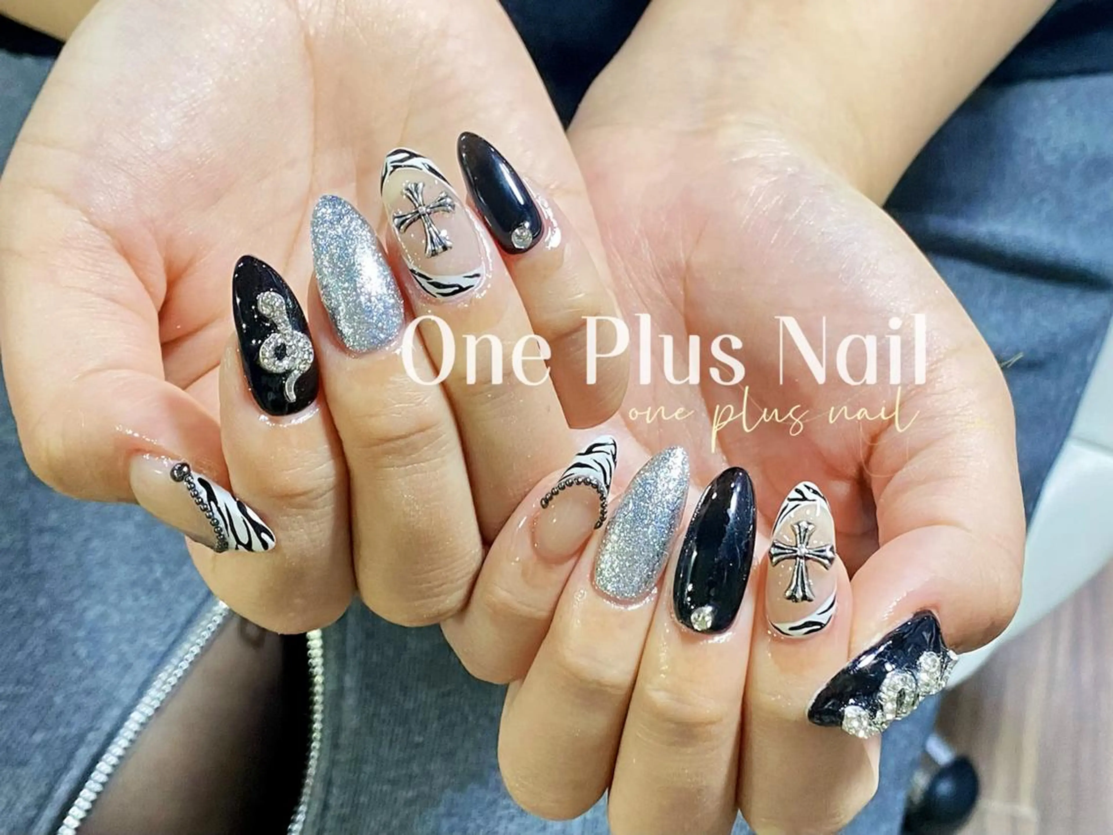 ネイル ガーリー ハート キラキラネイル 韓国ネイル ロングネイル ハンドネイル One Plus Nail Salonのネイルデザイン
