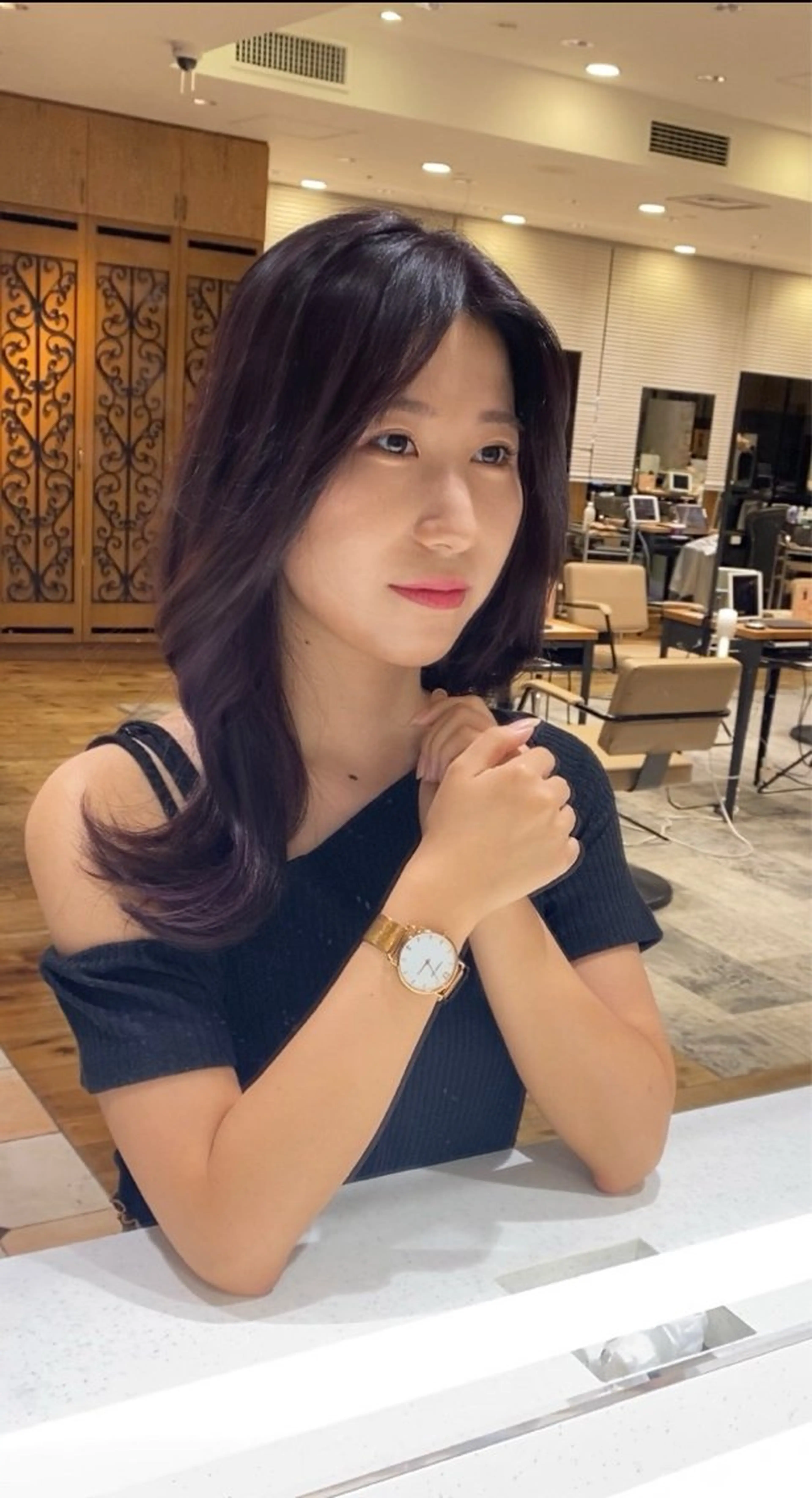 カラー 新宿/レイヤー 顔周りカット溝手優太のヘアスタイル