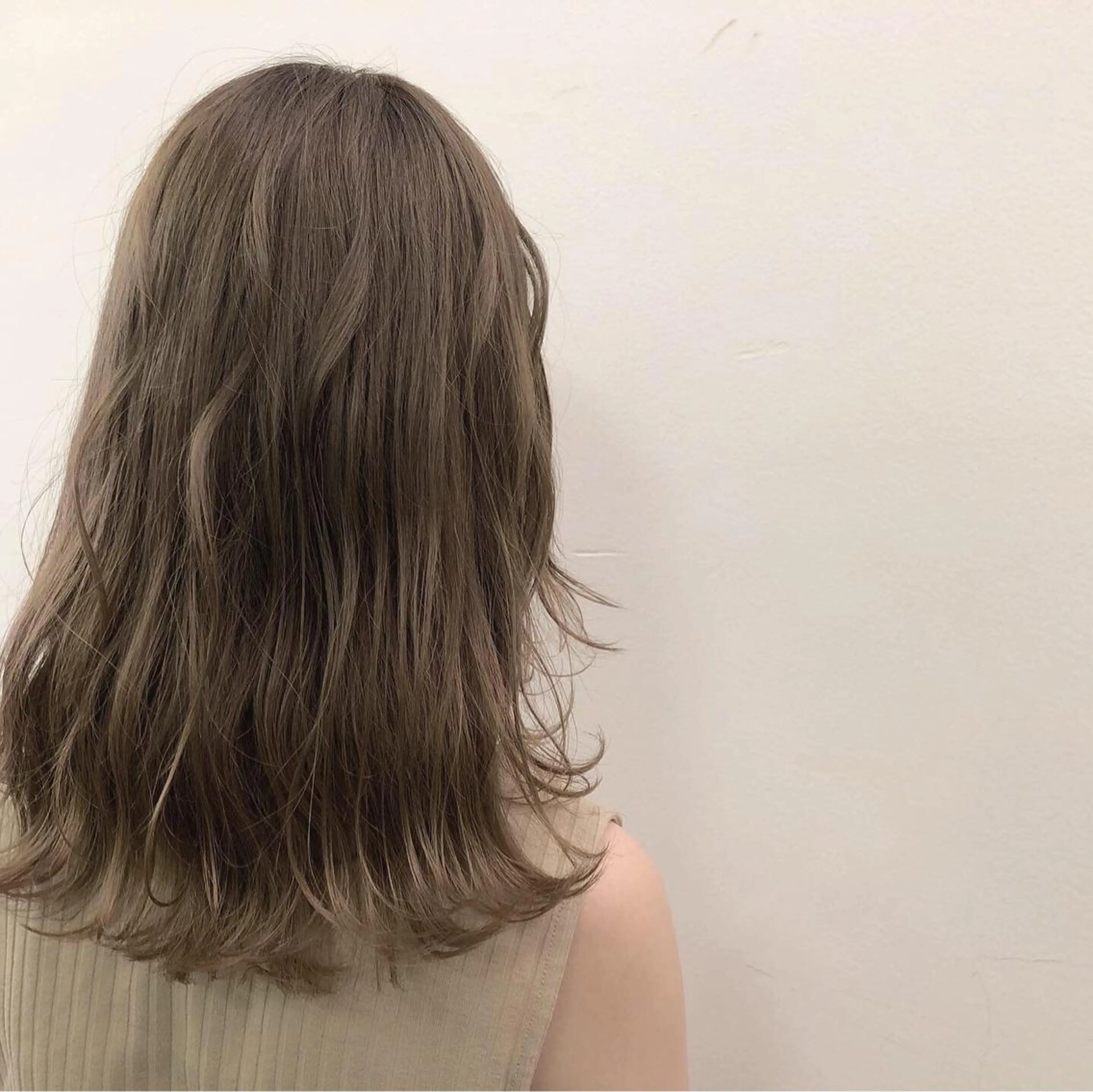 ミディアム カラー ベージュカラー ブリーチ メンズ レイヤー ウルフ 弓木啓輔のヘアスタイル