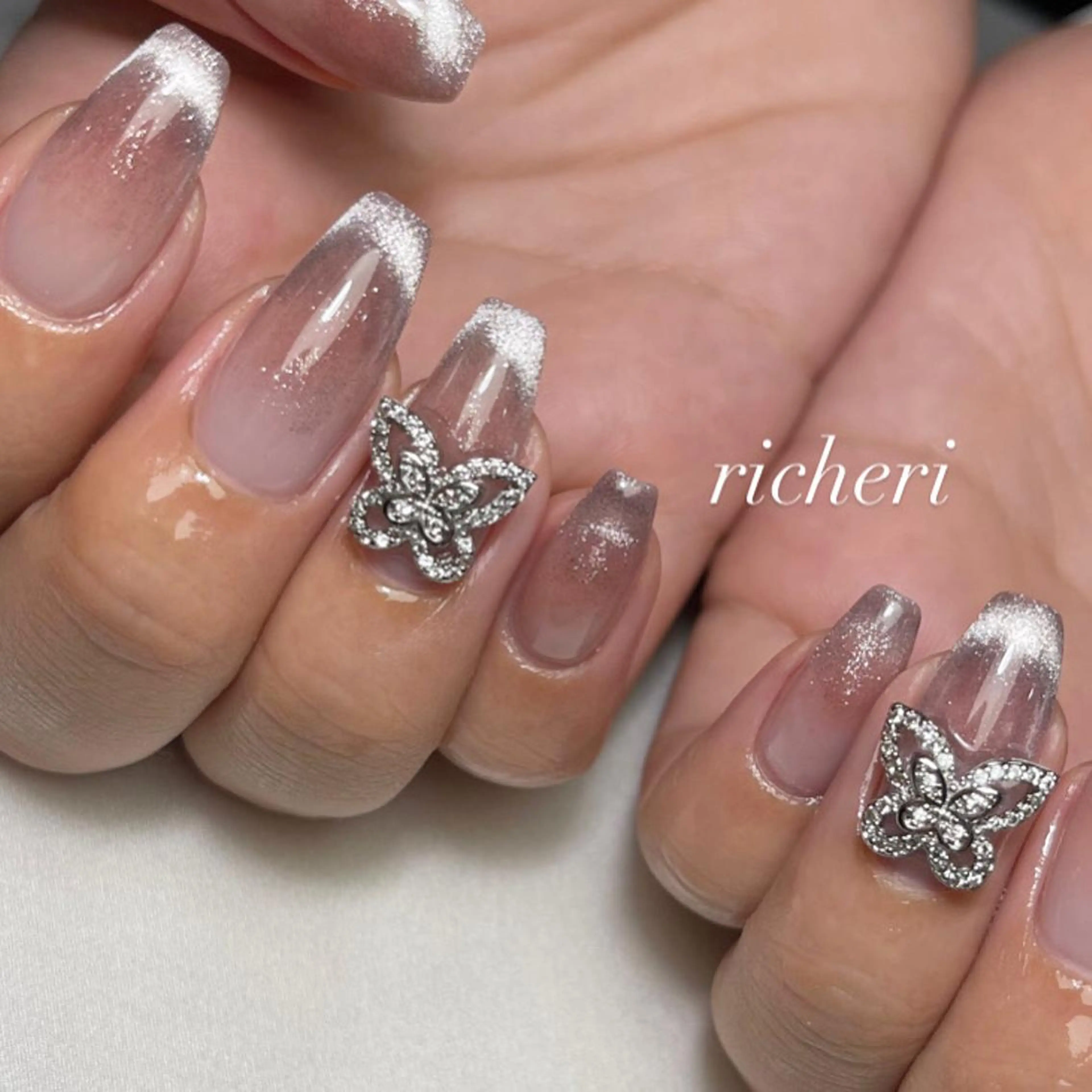 ミディアム ネイル ハンドネイル richeri beautyのエステ・リラクイメージ
