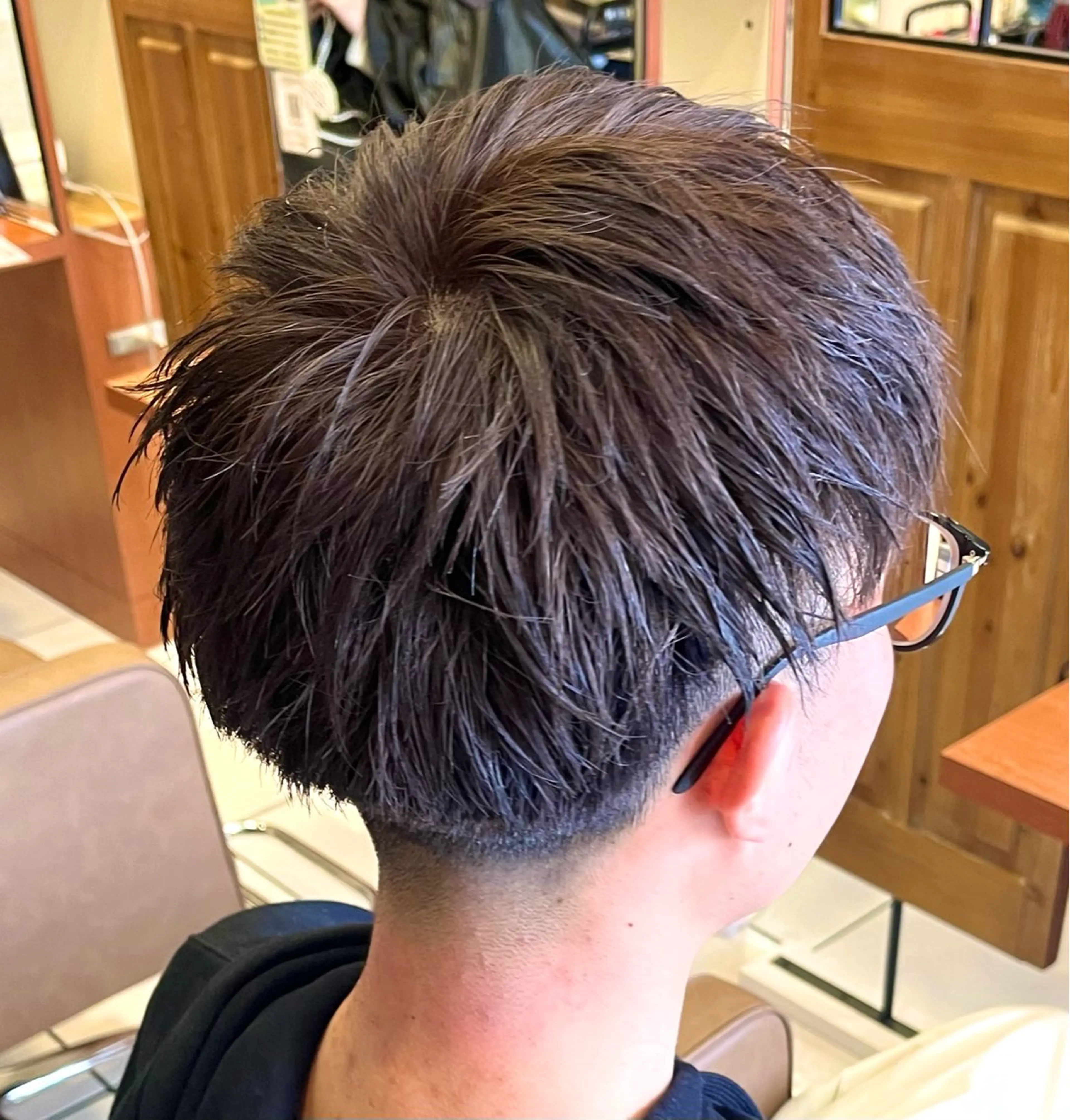 カラー メンズ メンズブリーチ 刈り上げ アッシュ ブリーチ 透明感カラー カット ヘアカラー 🫧艶 ×透明感🫧 吉田 陽菜のヘアスタイル