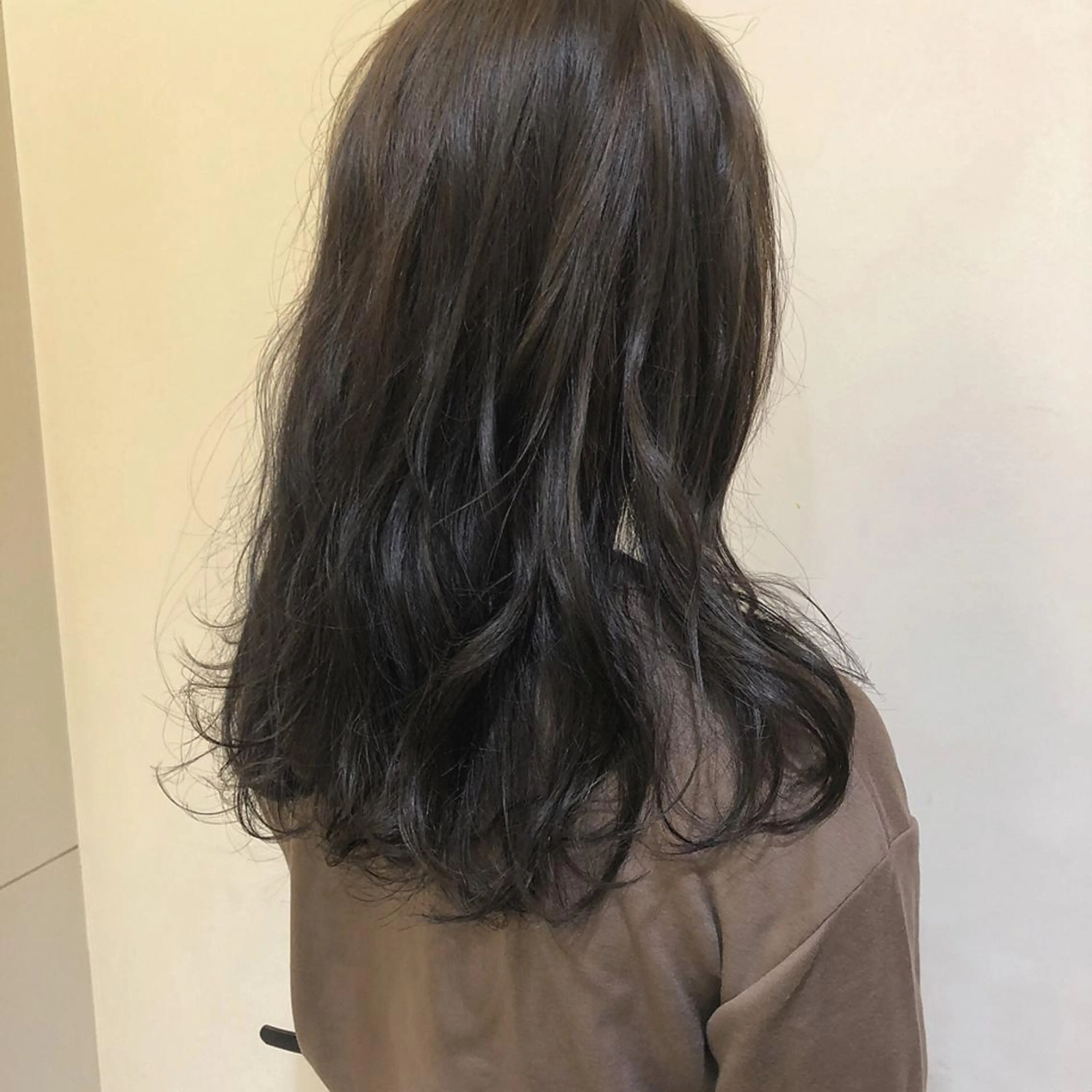 セミロング カラー ブルーカラー ハイライトカラー ハイライト ヤマモト マイのヘアスタイル