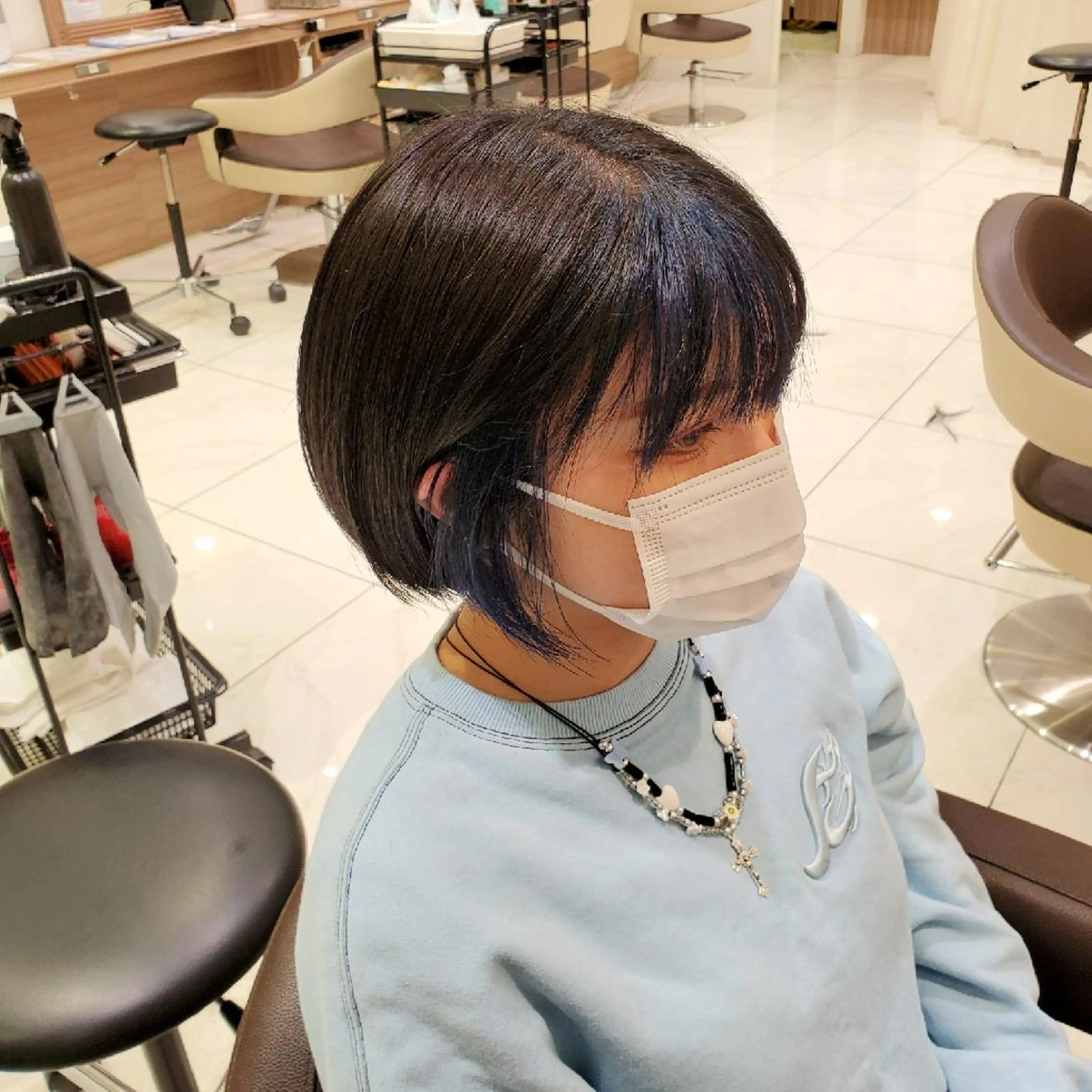 ショート カラー ブリーチ ブルーカラー イヤリングカラー グレージュ イルミナカラー カラー特化🔥中村 和貴＜Ash津田沼＞のヘアスタイル