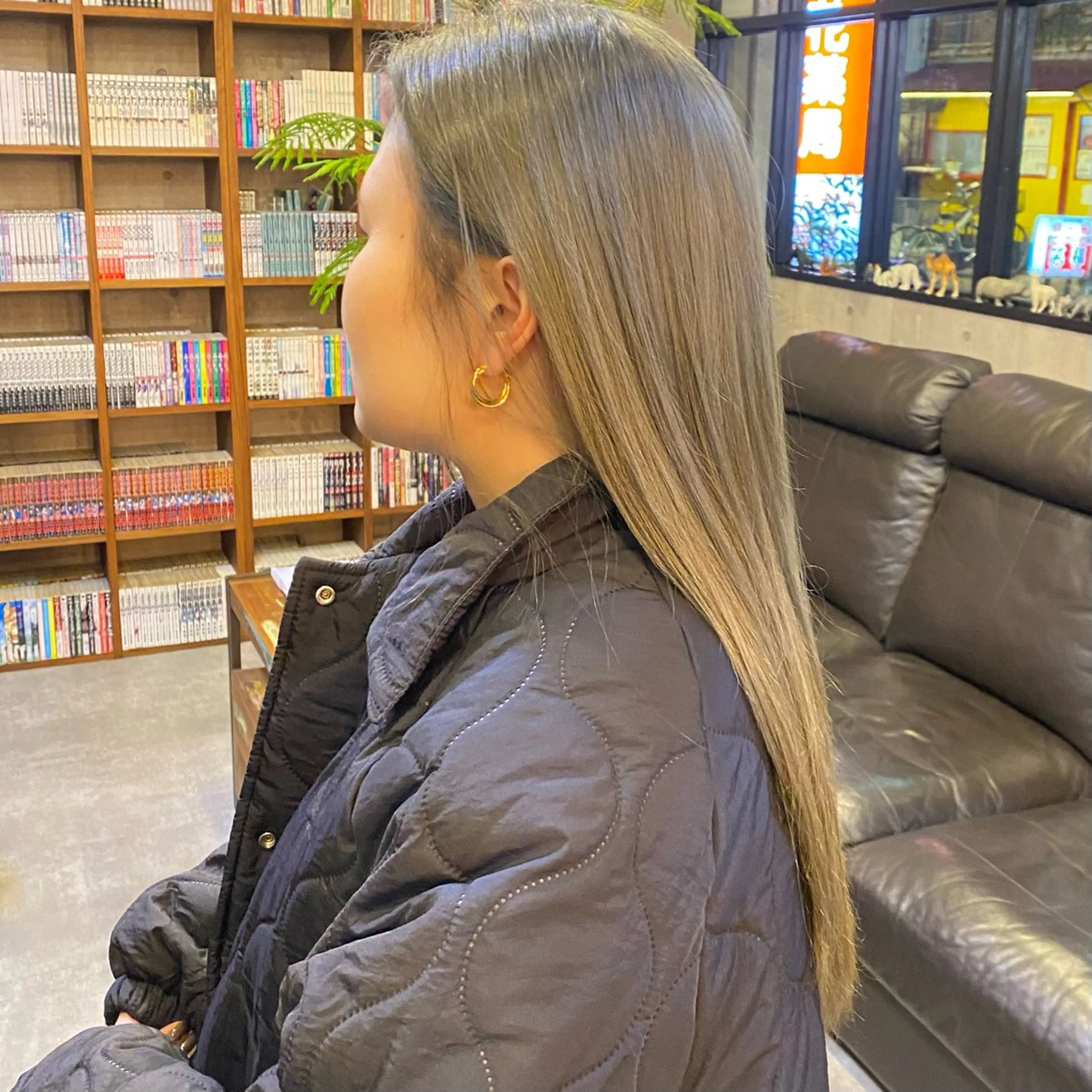 ロング カラー ベージュカラー ブリーチ オリーブベージュ ヘアカラー 比嘉 陽のヘアスタイル