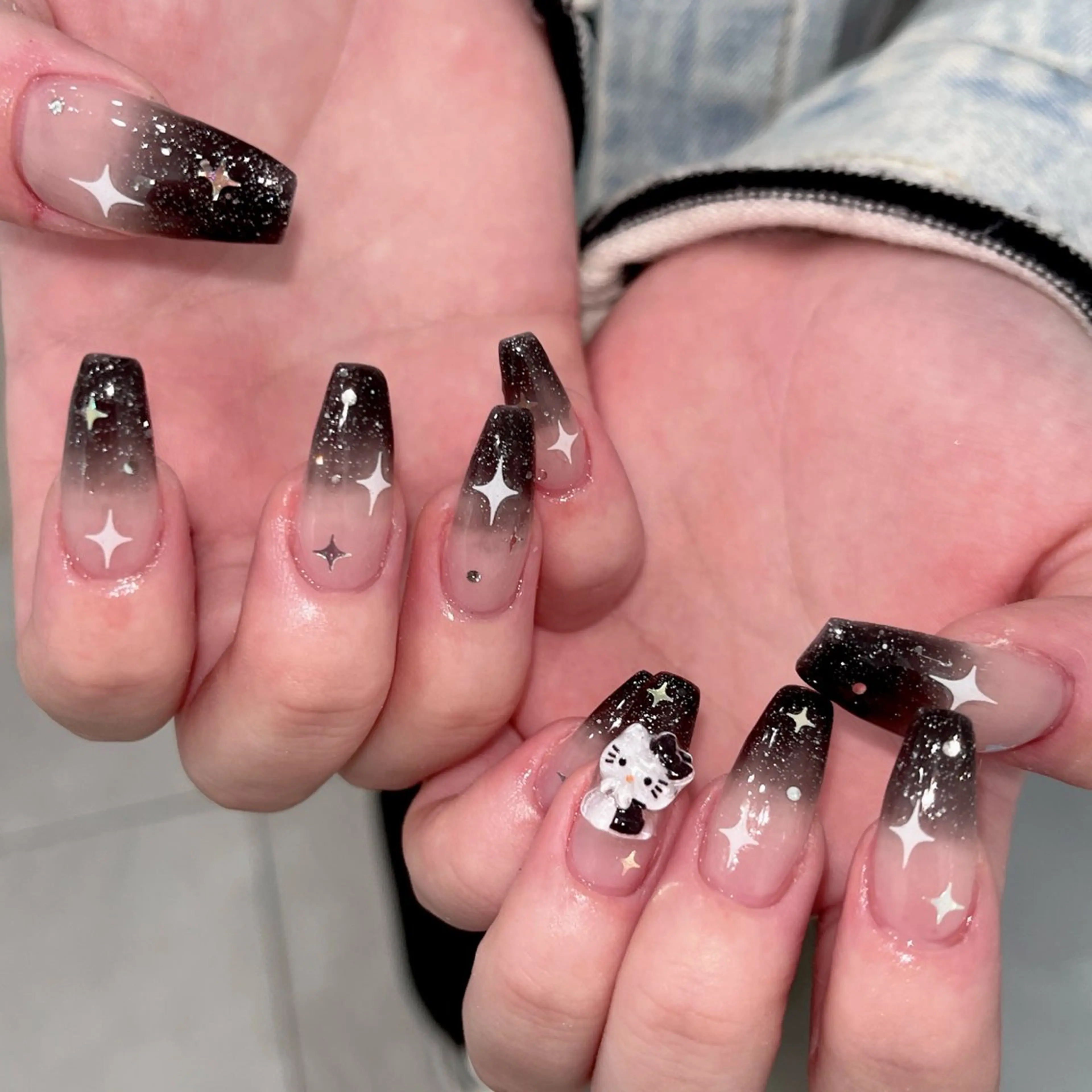 ネイル グラデーション ハンドネイル moca心斎橋店 Aina🐈‍⬛🤍のネイルデザイン