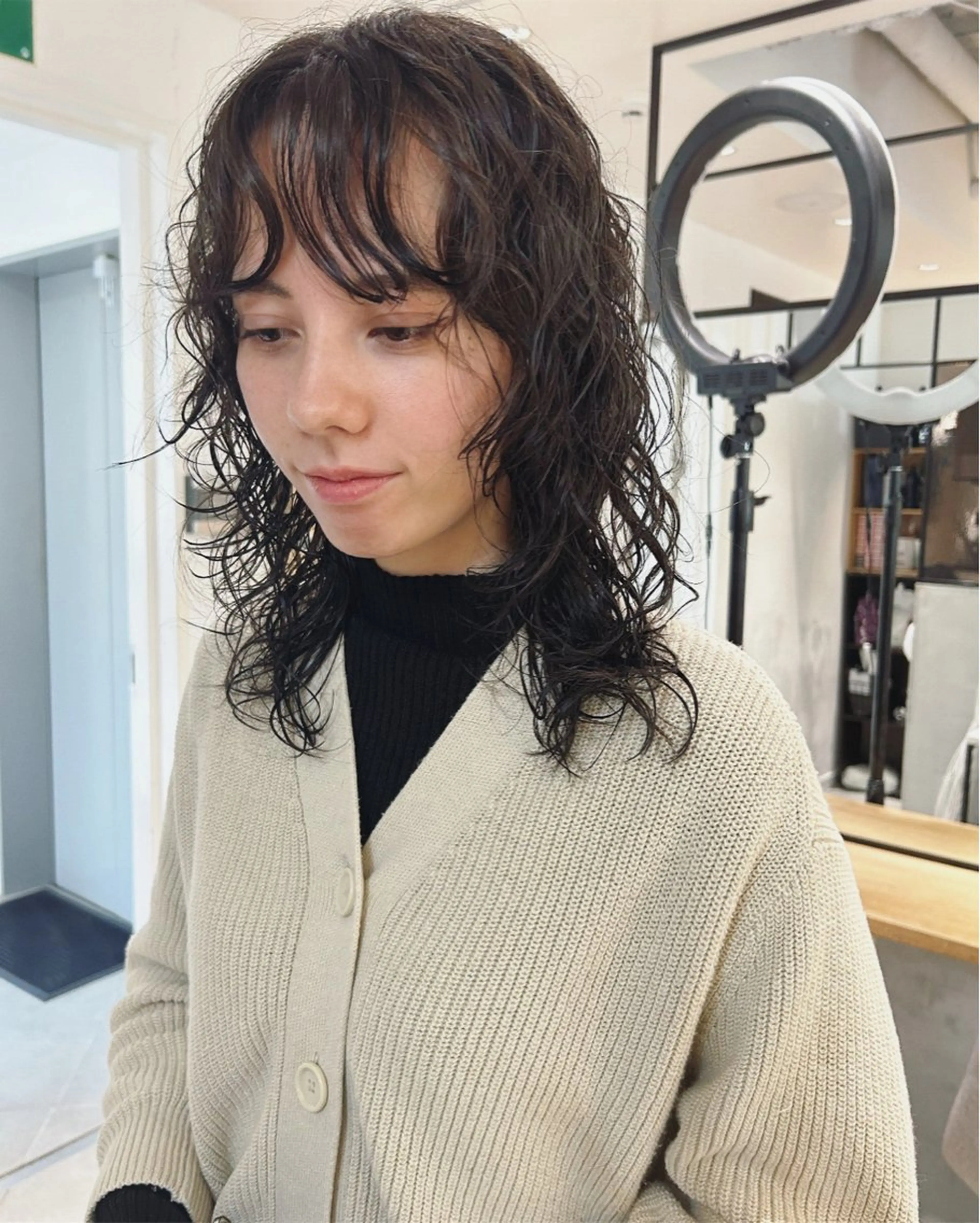 ミディアム カラー パーマ ミディアムパーマ レイヤーカット カット ヘアカラー パーマ 村上雅人 ナチュラルモードのヘアスタイル