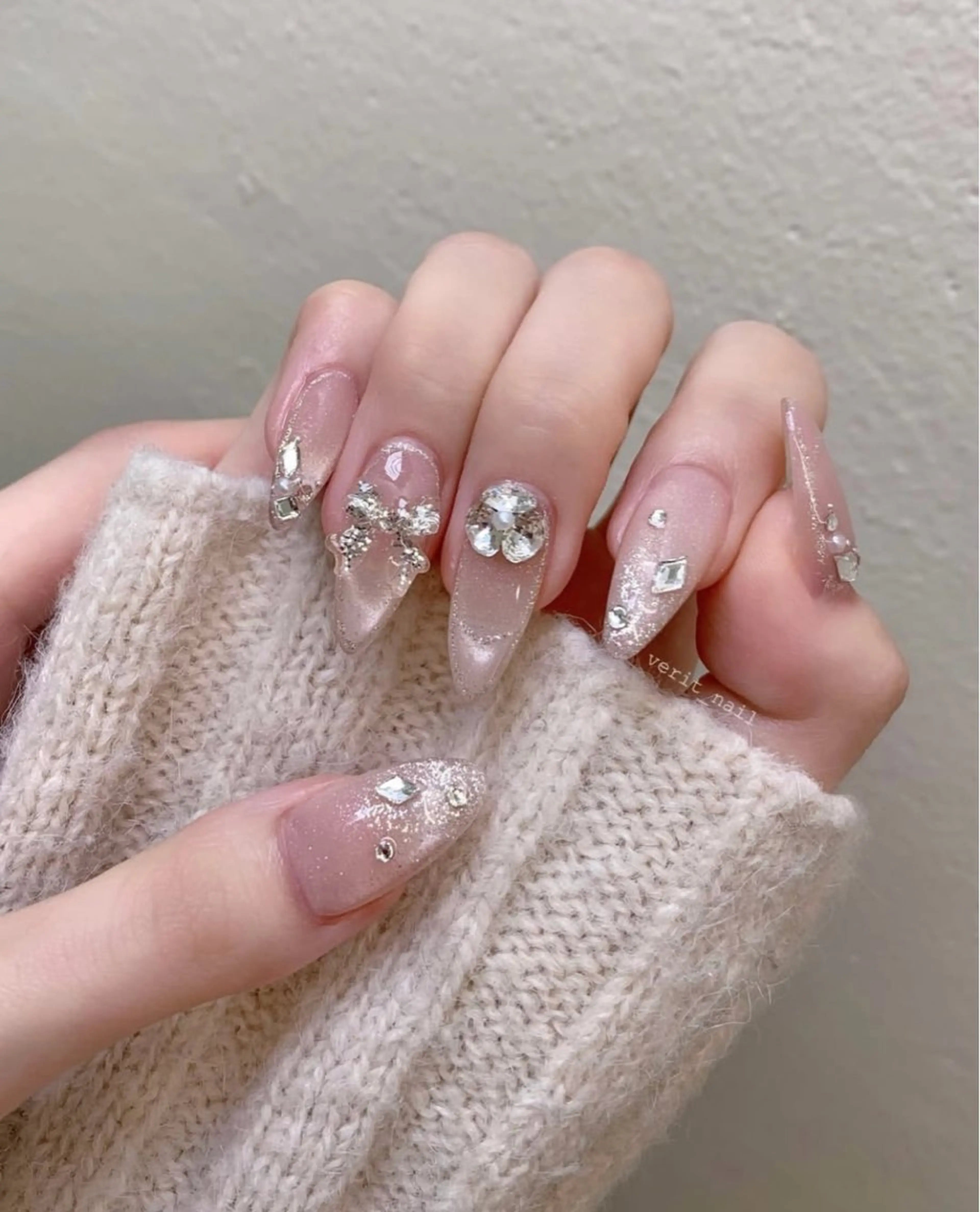 ネイル 持ち込み JISOO ANA.CHUOのネイルデザイン