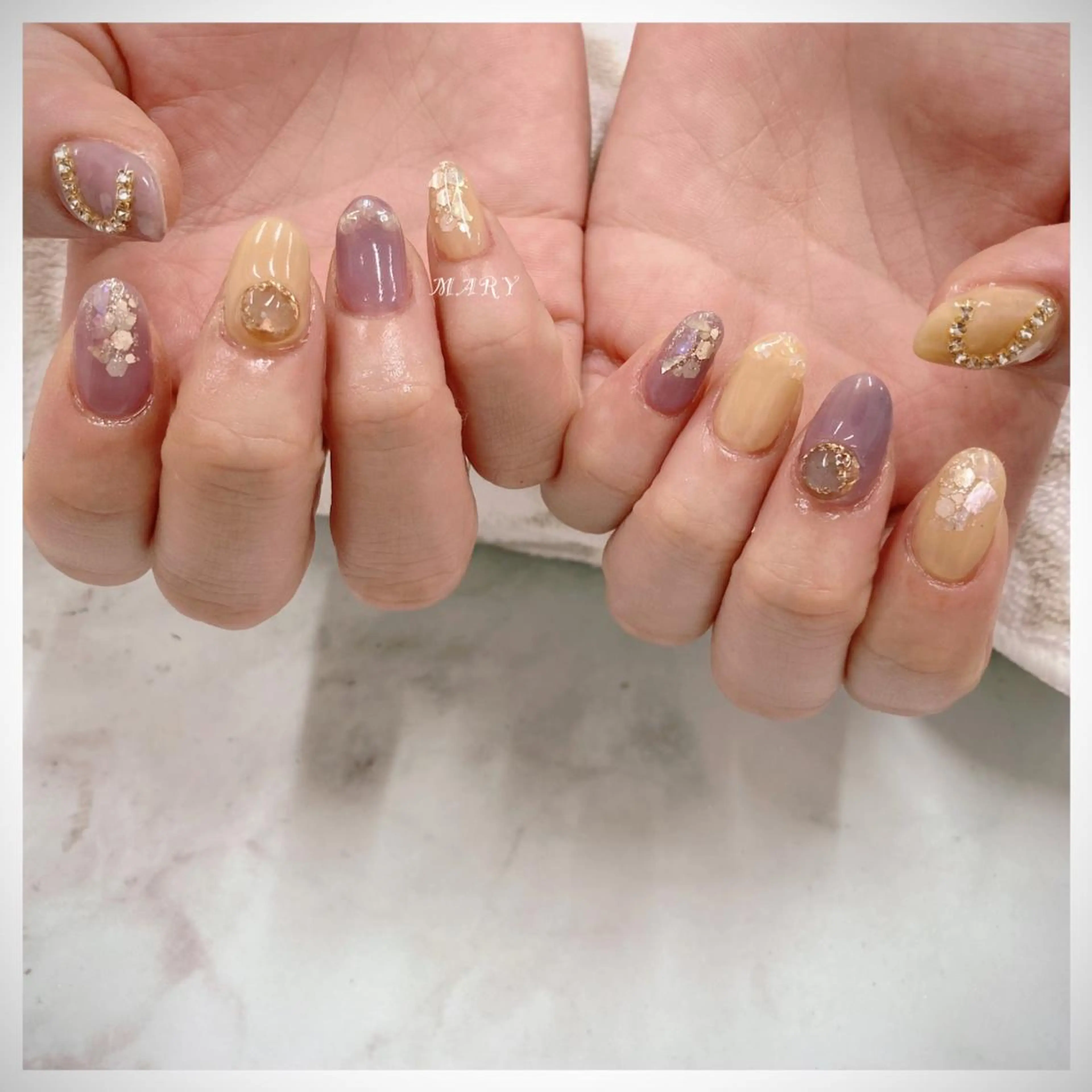ネイル ニュアンスネイル ワンカラーネイル パープル 黄色 ハンドネイル Mary nail .narumiのネイルデザイン