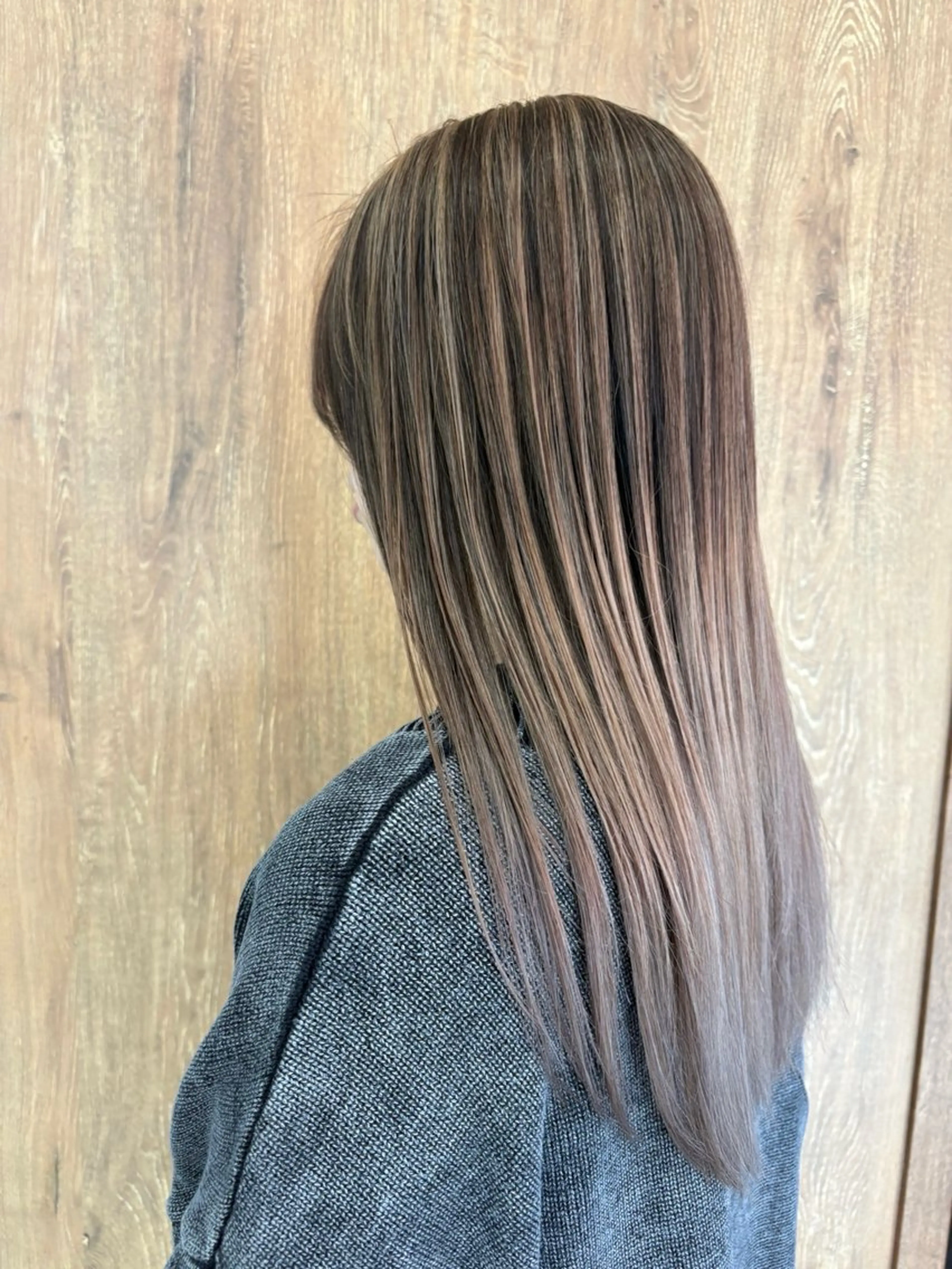 ロング カラー 小坂 麻綾のヘアスタイル