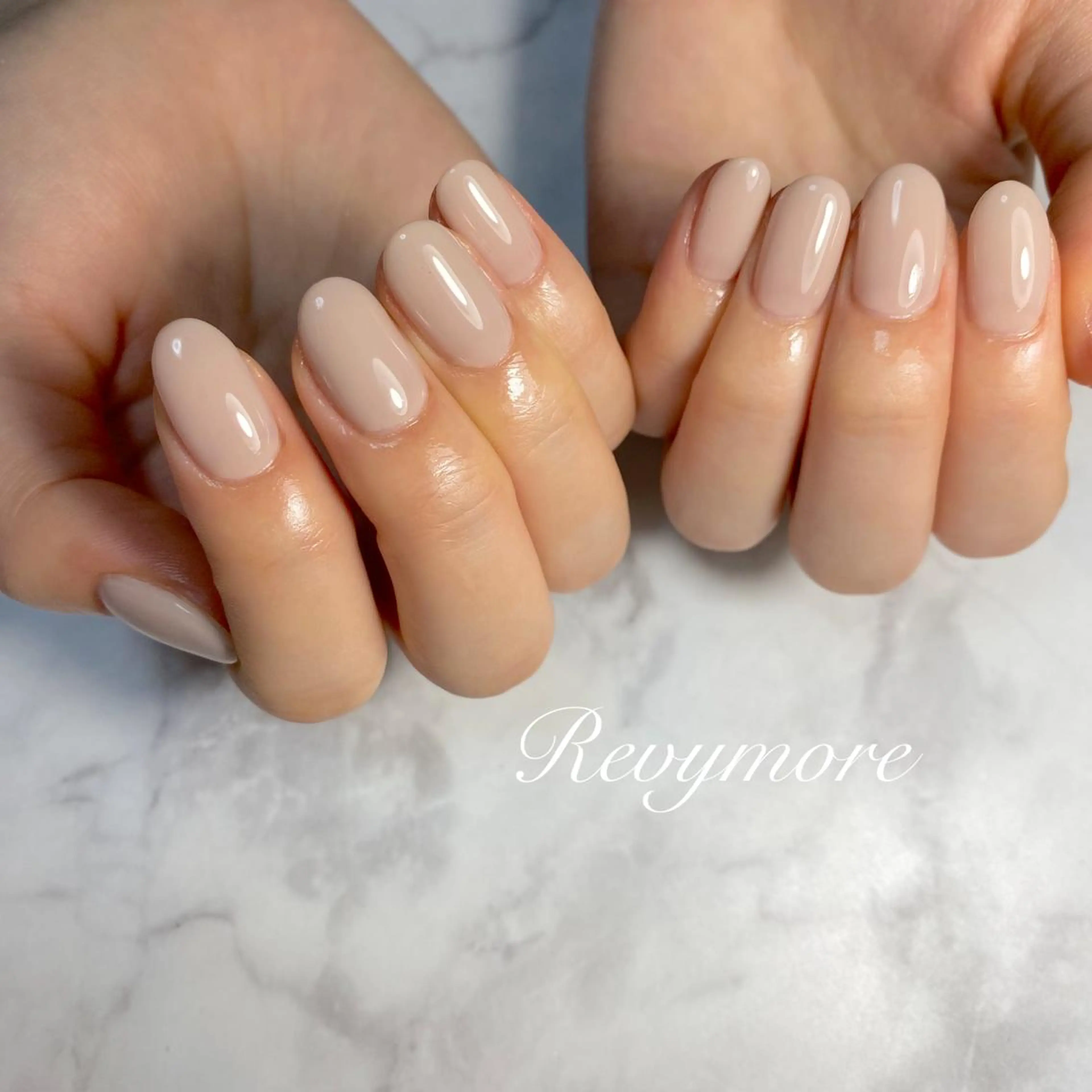 ミディアム ネイル 韓国風ヘア ジェルネイル キラキラネイル 韓国ネイル ニュアンスネイル nail salon Revymoreのネイルデザイン