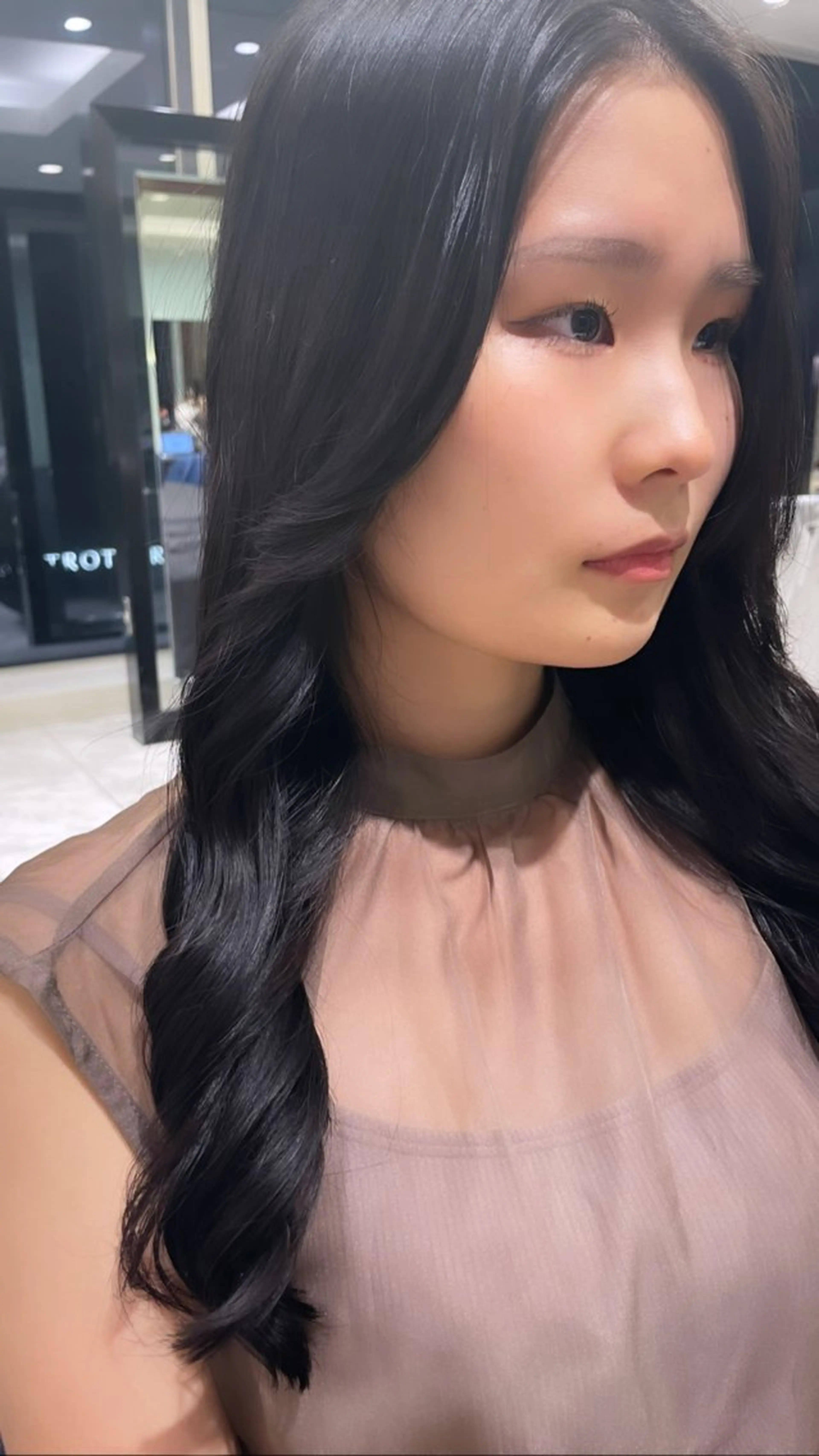 ロング パーマ コテ巻きパーマ 藤野佑成のヘアスタイル