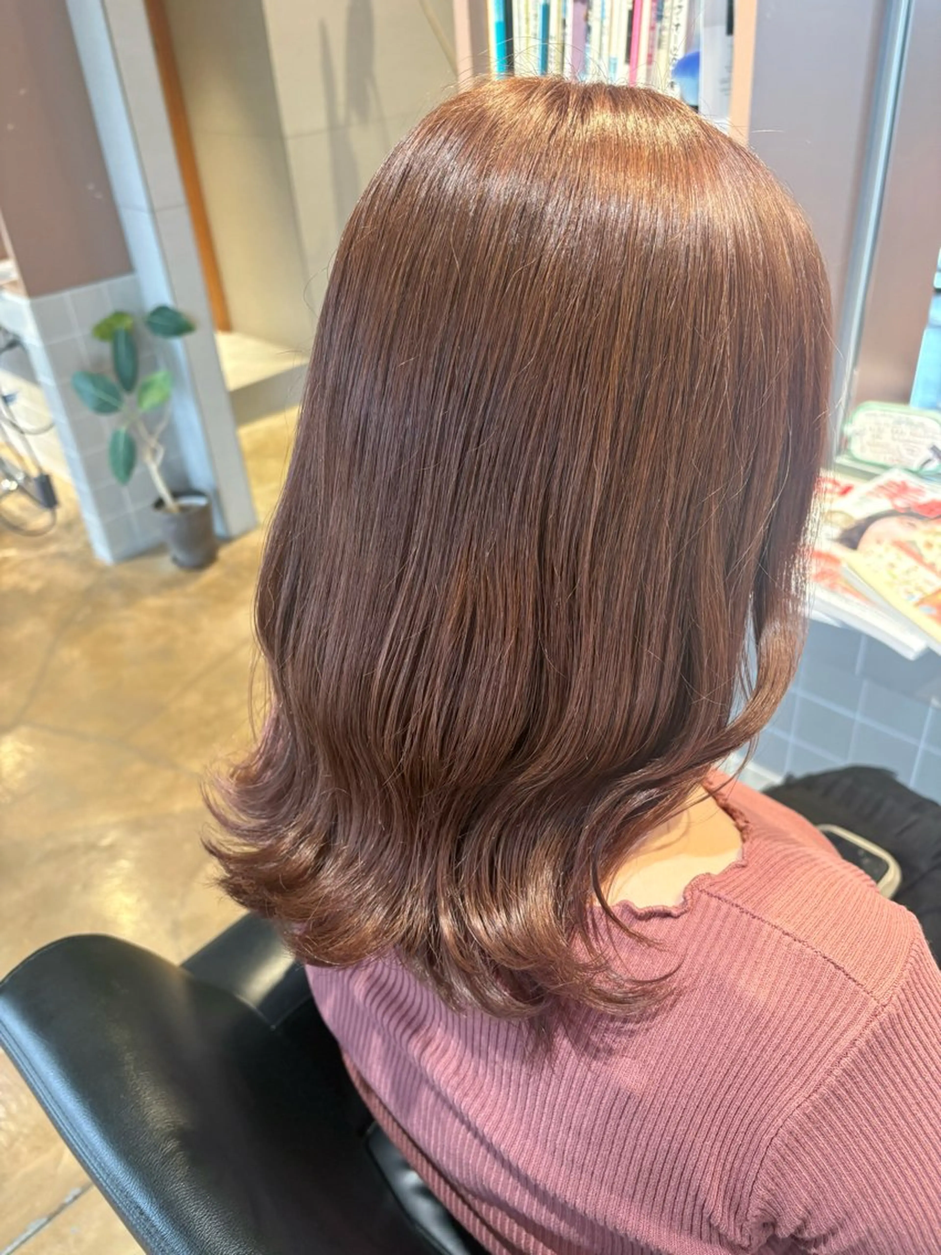 ミディアム カラー ベージュカラー ピンクカラー カット ヘアカラー 秋吉 結愛のヘアスタイル