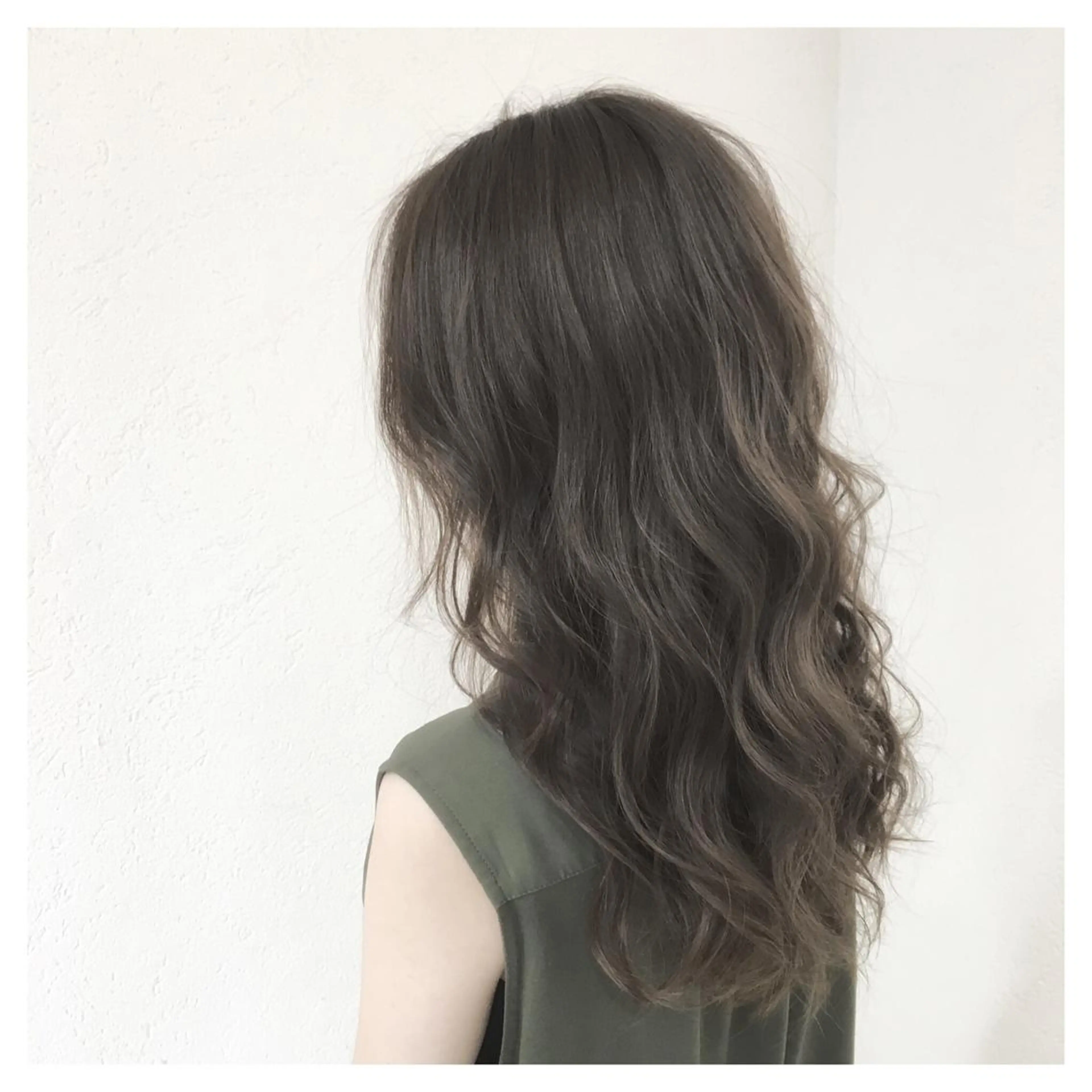 ロング カラー ハイライトカラー ハイライト biscohair 髪にドラマを。のヘアスタイル