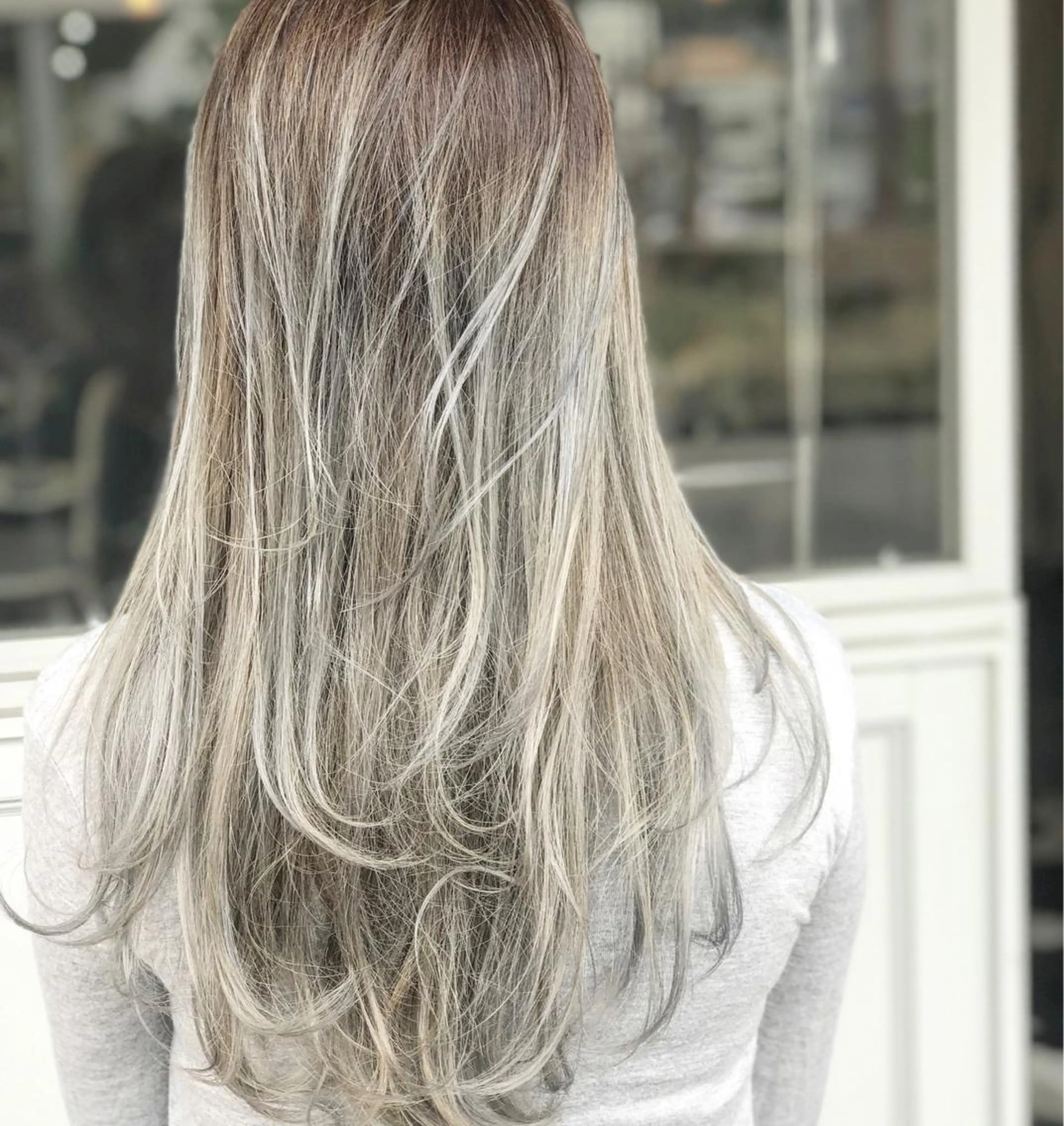 ロング カラー ヘアアレンジ お団子ヘア 切りっぱなしボブ バレイヤージュ ブリーチ デザインカラー Mariana/ 鶴原-ハイライトのヘアスタイル