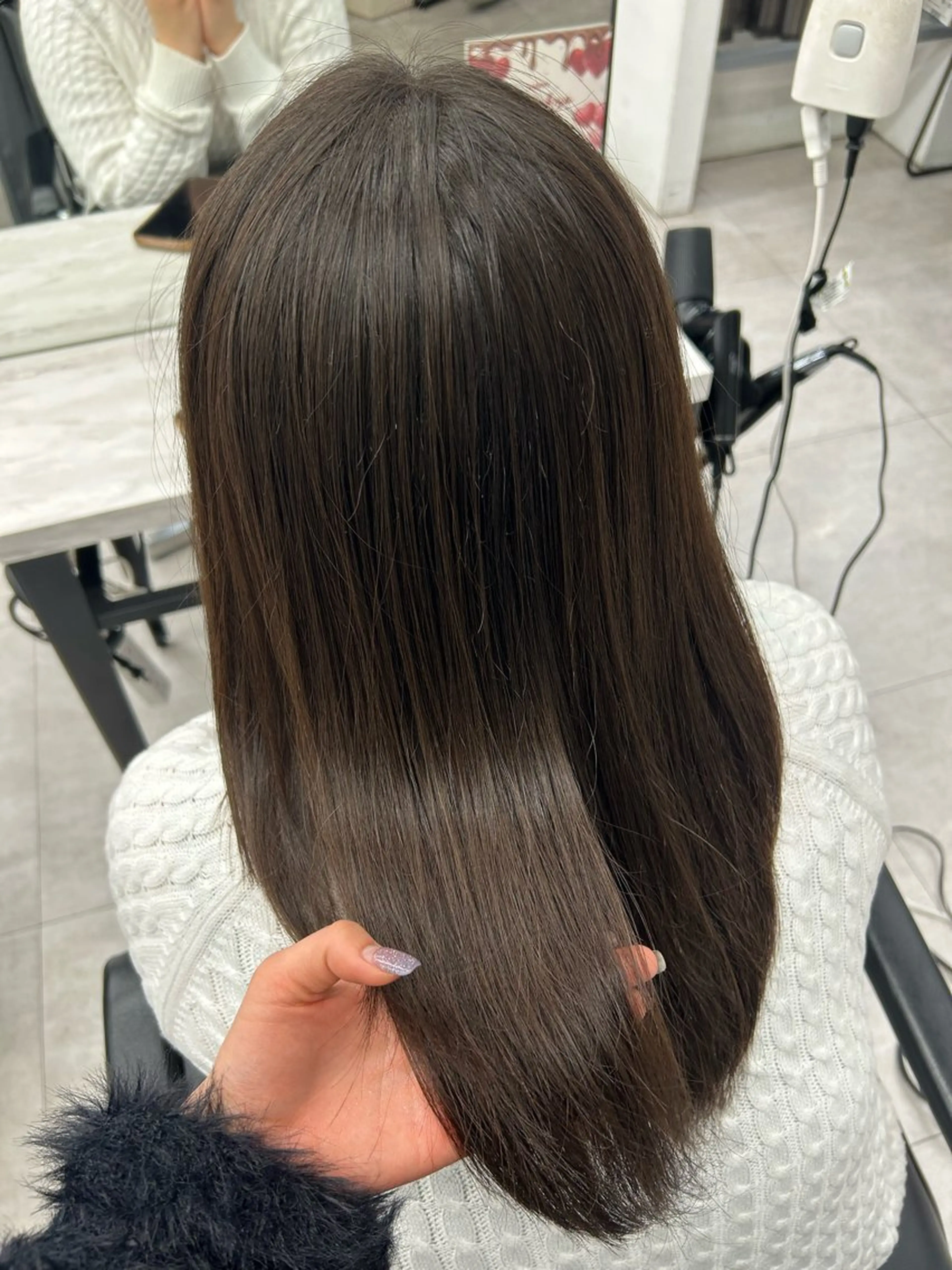 セミロング 韓国ヘア🇰🇷／ 艶カラー鈴木萌愛🩶のヘアスタイル