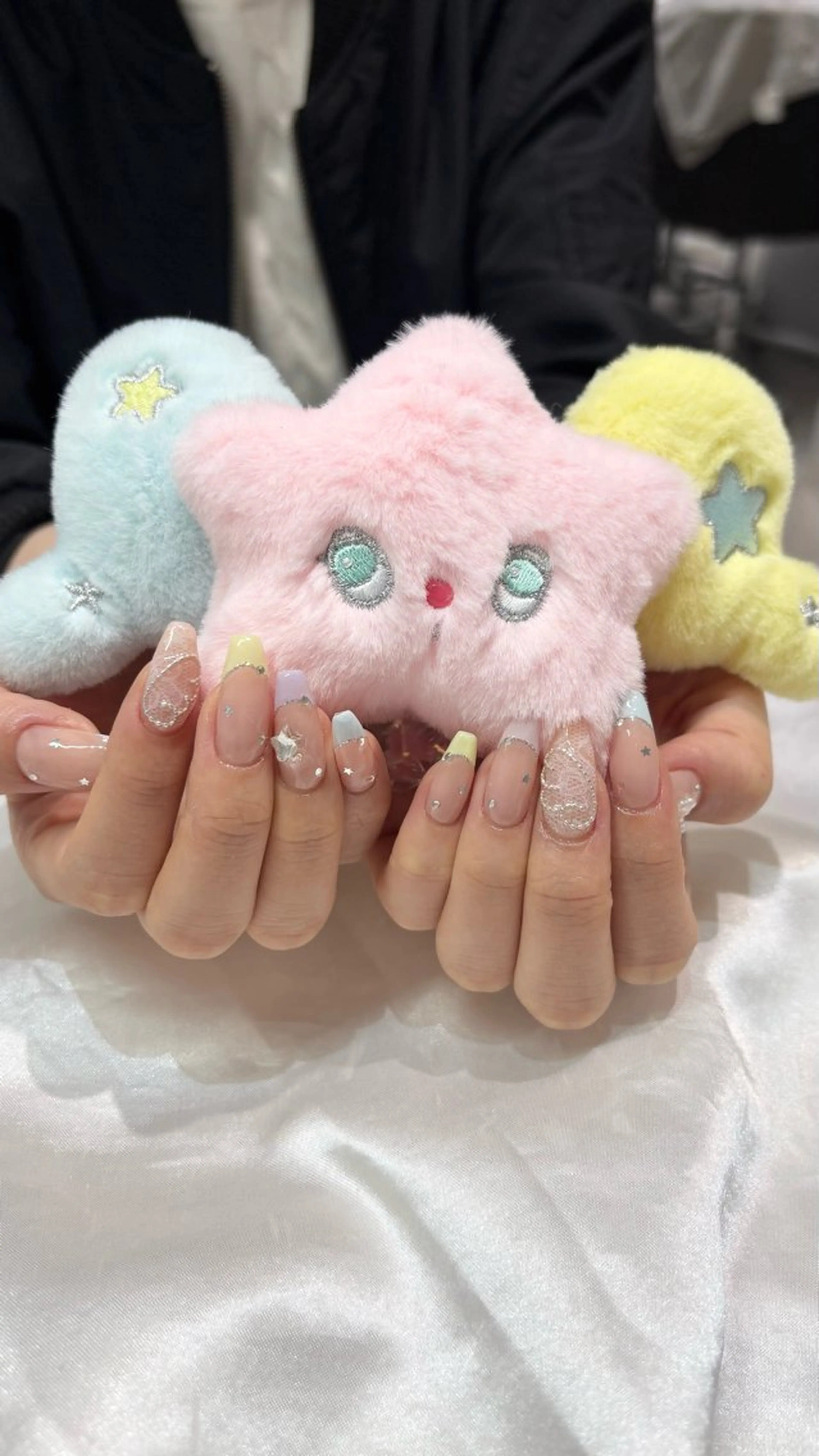 ネイル フットネイル フレンチネイル ガーリー キラキラネイル ワンカラーネイル emmi nailのネイルデザイン