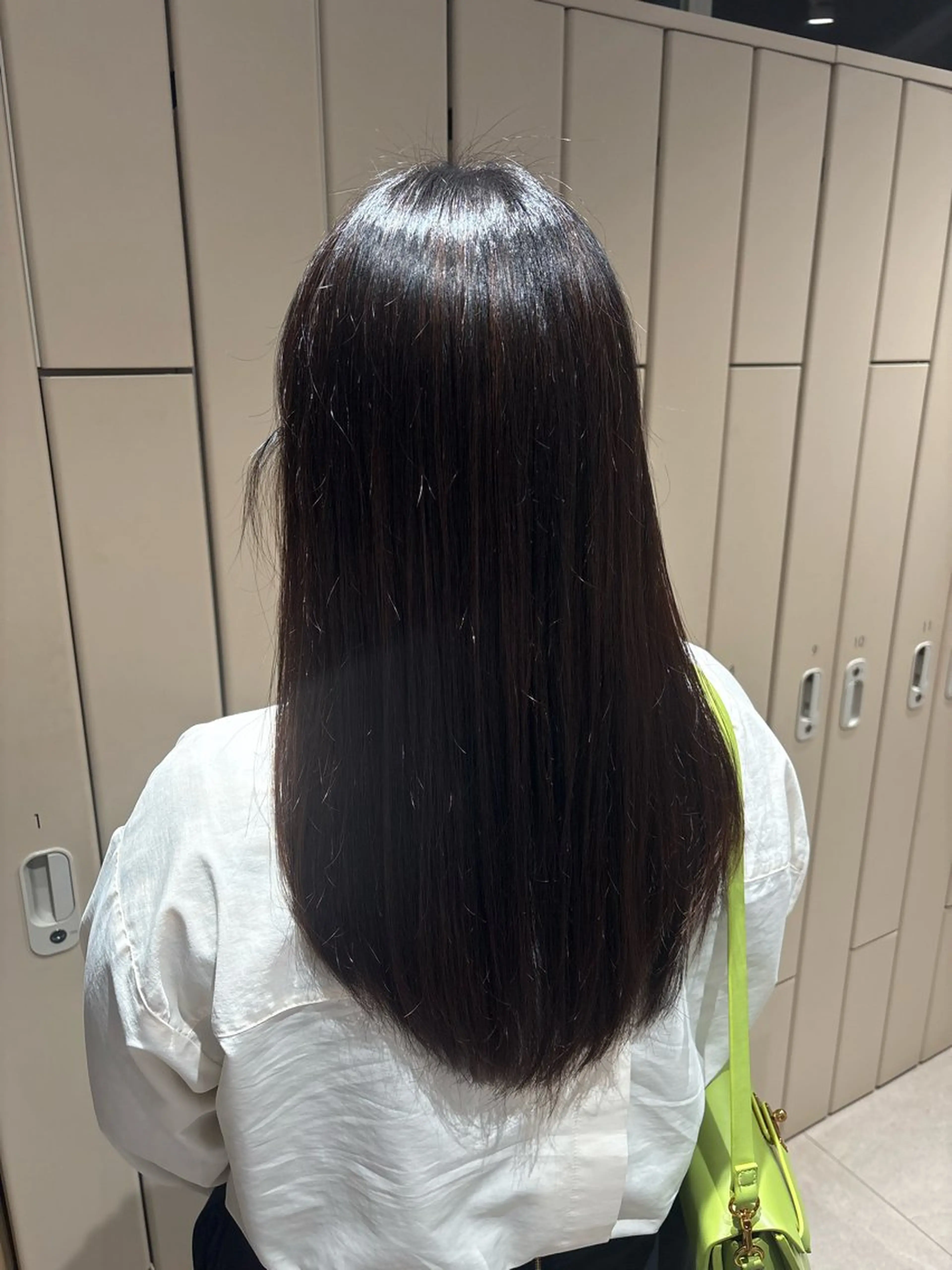 ロング 藤川 友希のヘアスタイル