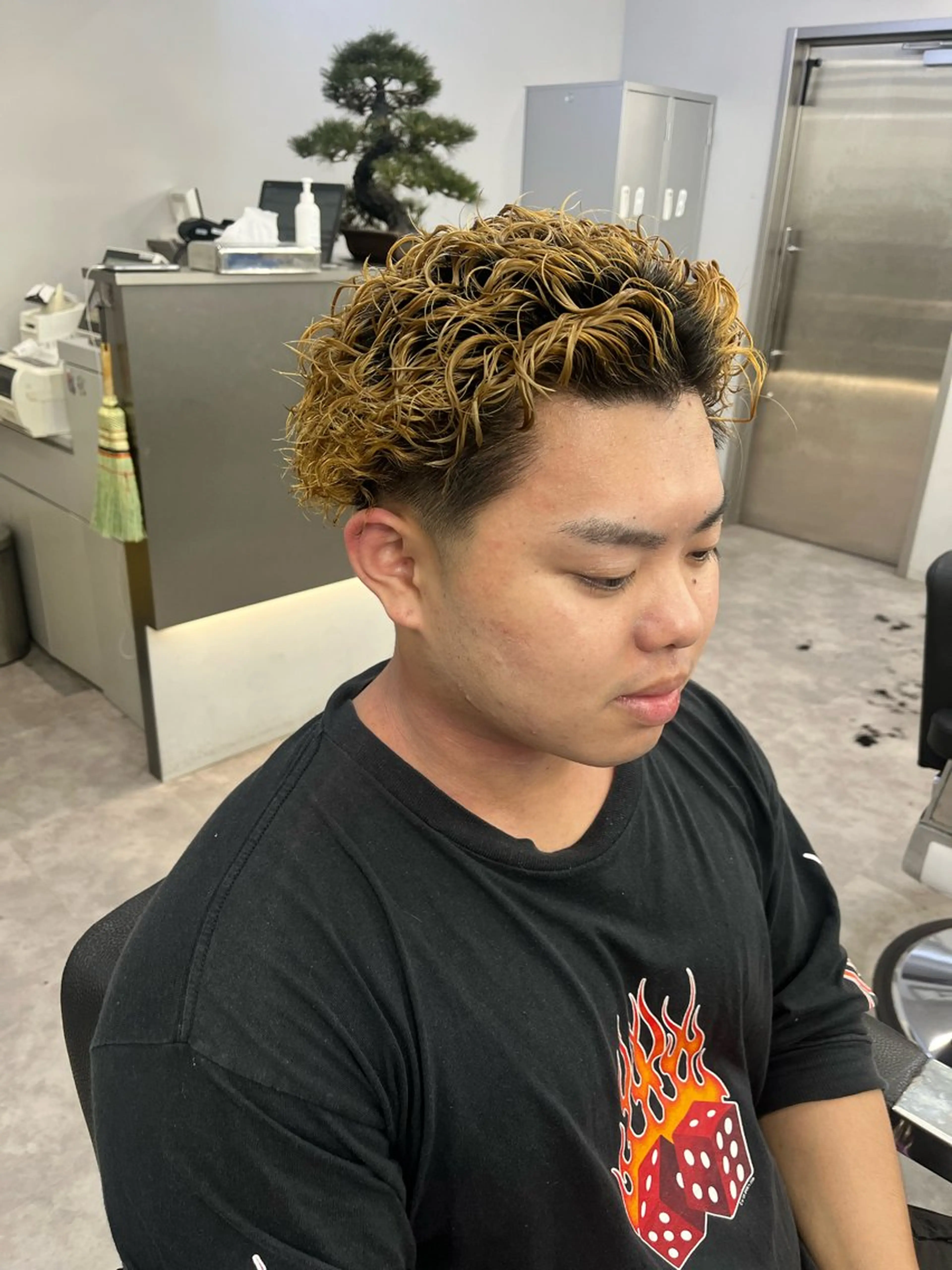 メンズ メンズブリーチ 💈FADE &LINE安達のヘアスタイル