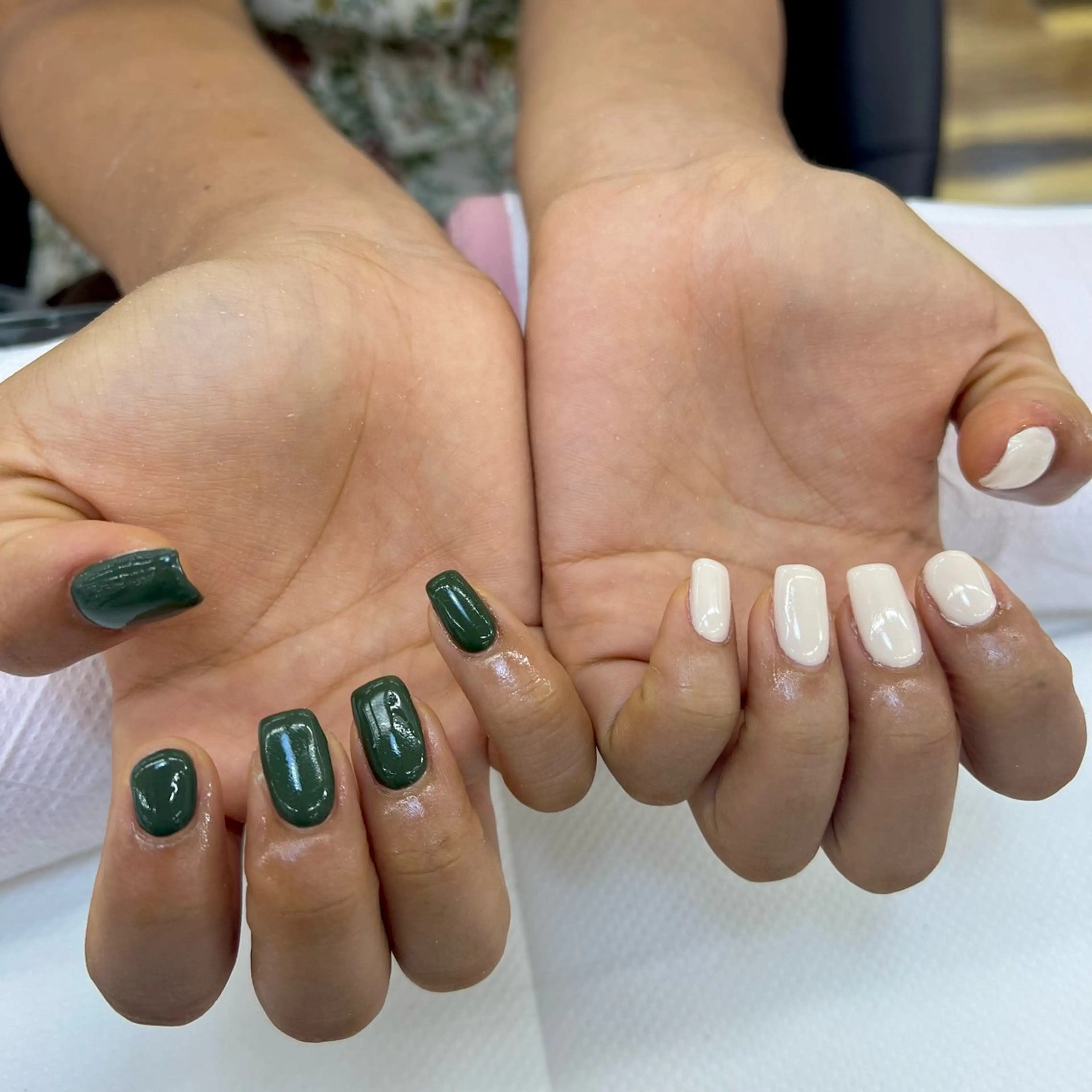 ネイル グリーン 【MAXKELLY】 KOBIKI🐾のネイルデザイン