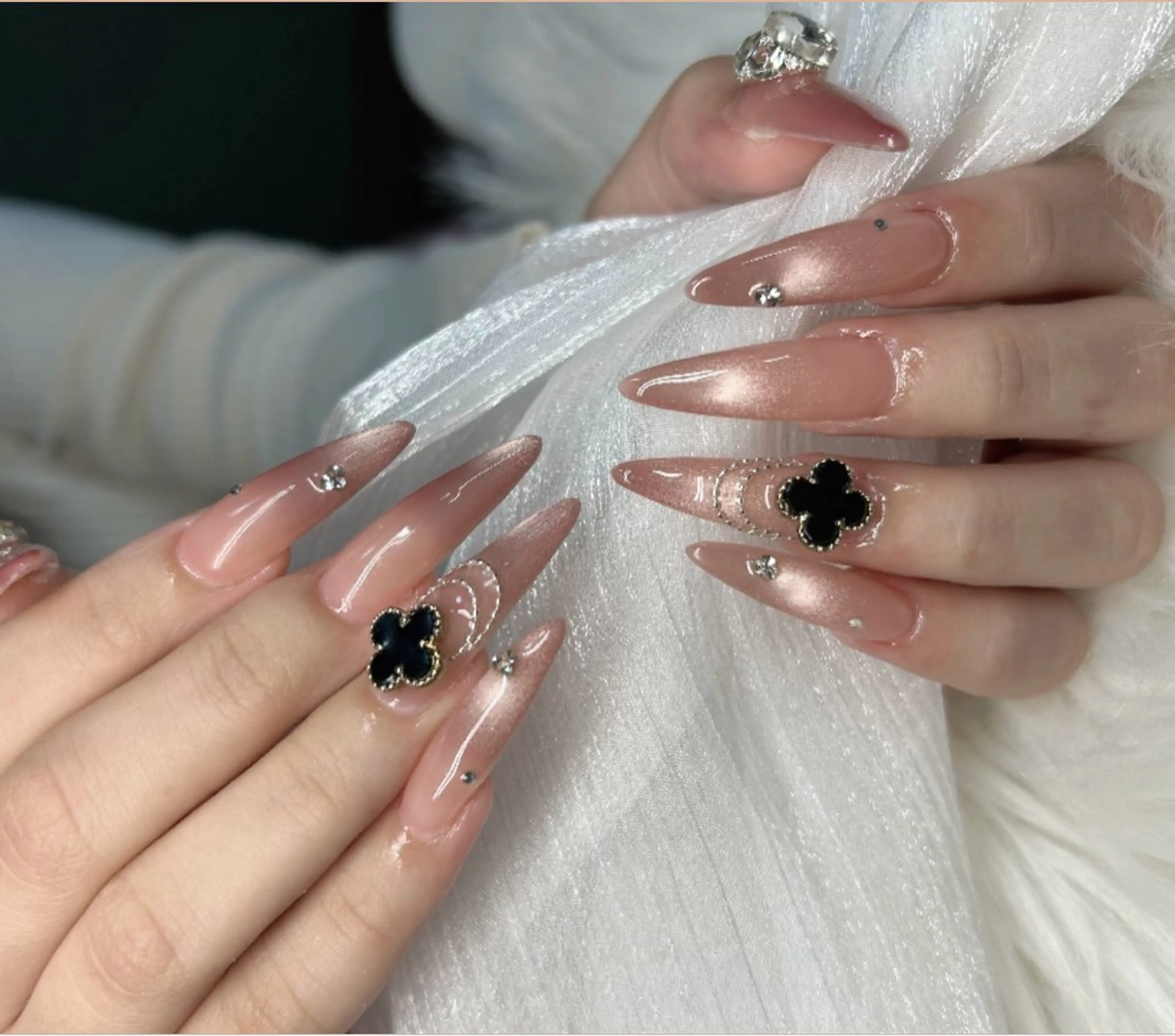 ネイル アートネイル オーロラネイル チークネイル 長さ出し フットネイル Chan nailsのネイルデザイン