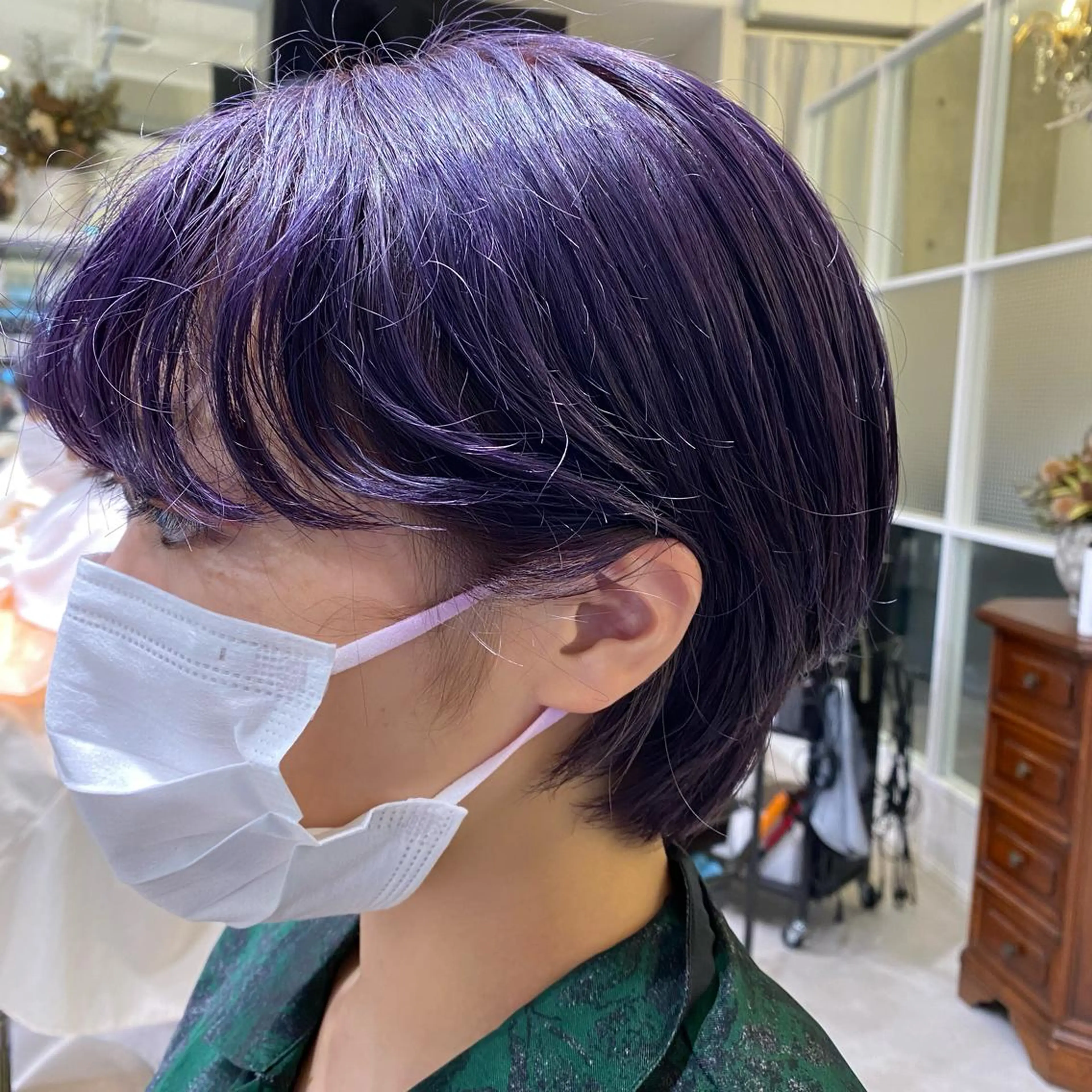 ショート パープルカラー ヘアカラー 大久保 優香のヘアスタイル