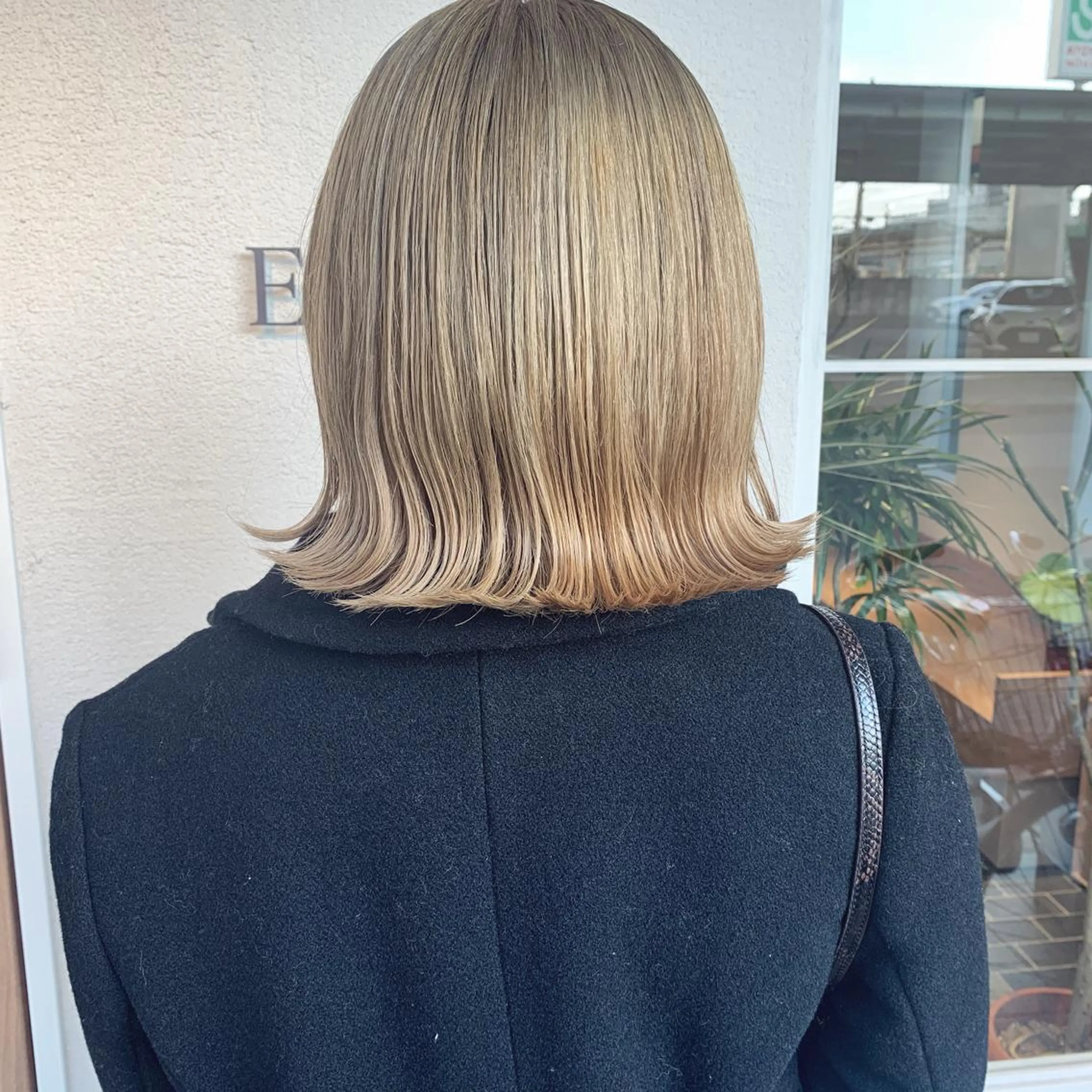 ミディアム カラー ヘアアレンジ ベージュカラー ミルクティーベージュ ボブ ヘアカラー たかいわ みきのヘアスタイル