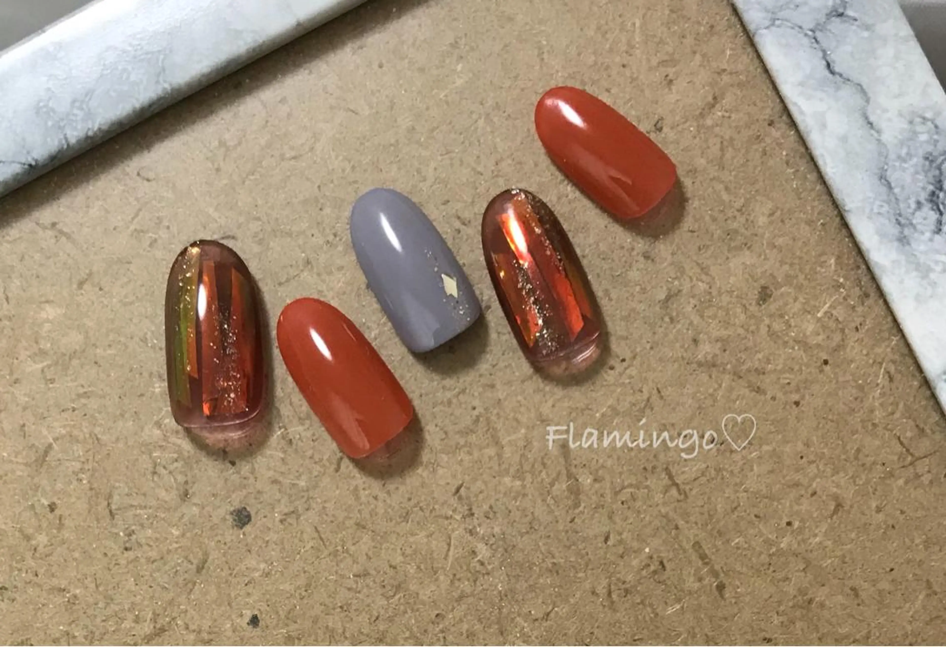 ネイル オーロラネイル ブラウン ジェルネイル キラキラネイル ラメ(グリッター) フィルイン／自爪育成 ／爪に優しい施術のネイルデザイン