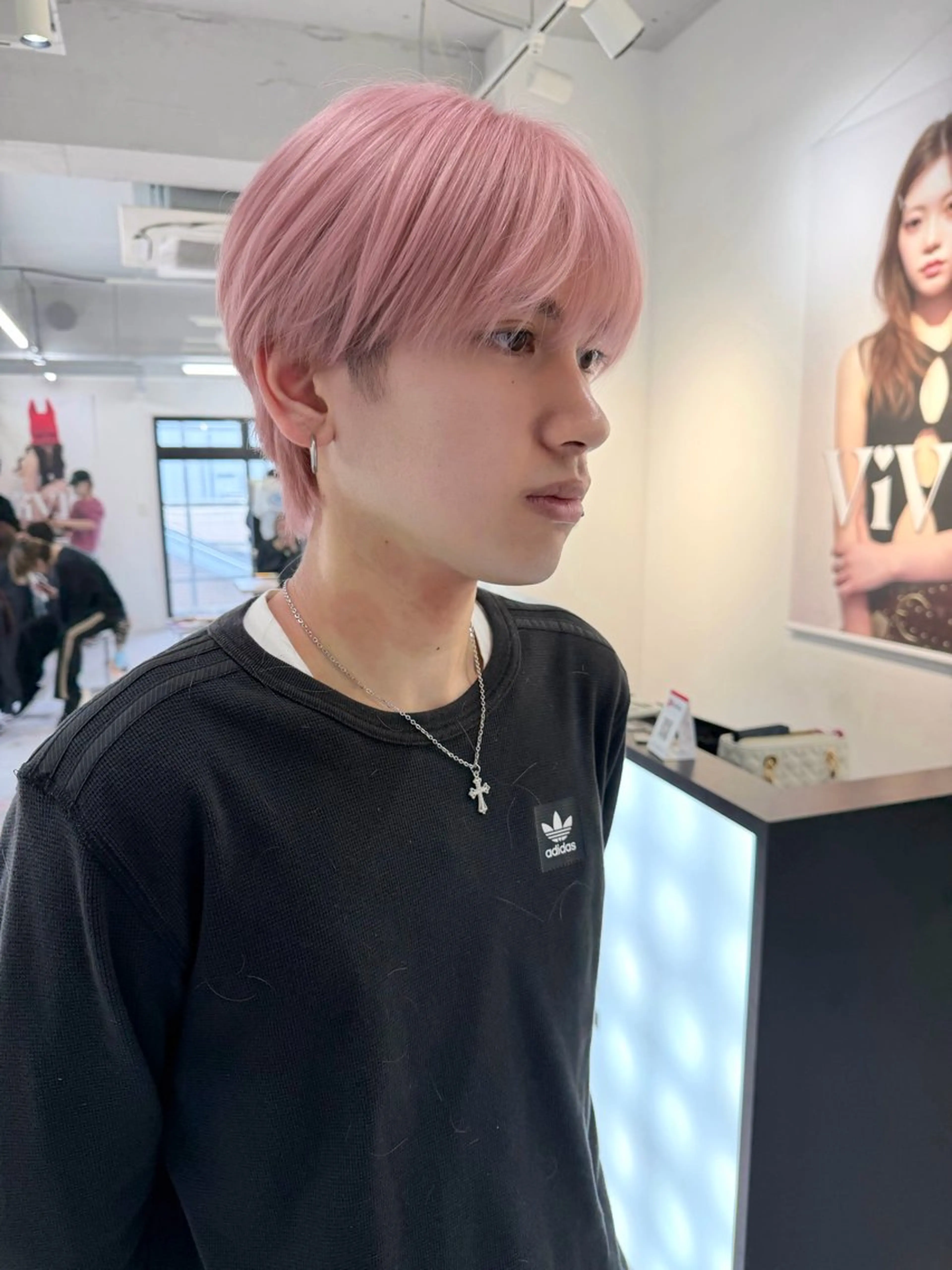 ショート カラー メンズ メンズブリーチ メンズハイトーン メンズインナーカラー ベージュカラー ブリーチ ヘアカラー トリートメント TATSUブリーチ/ ミルクティーベージュのヘアスタイル