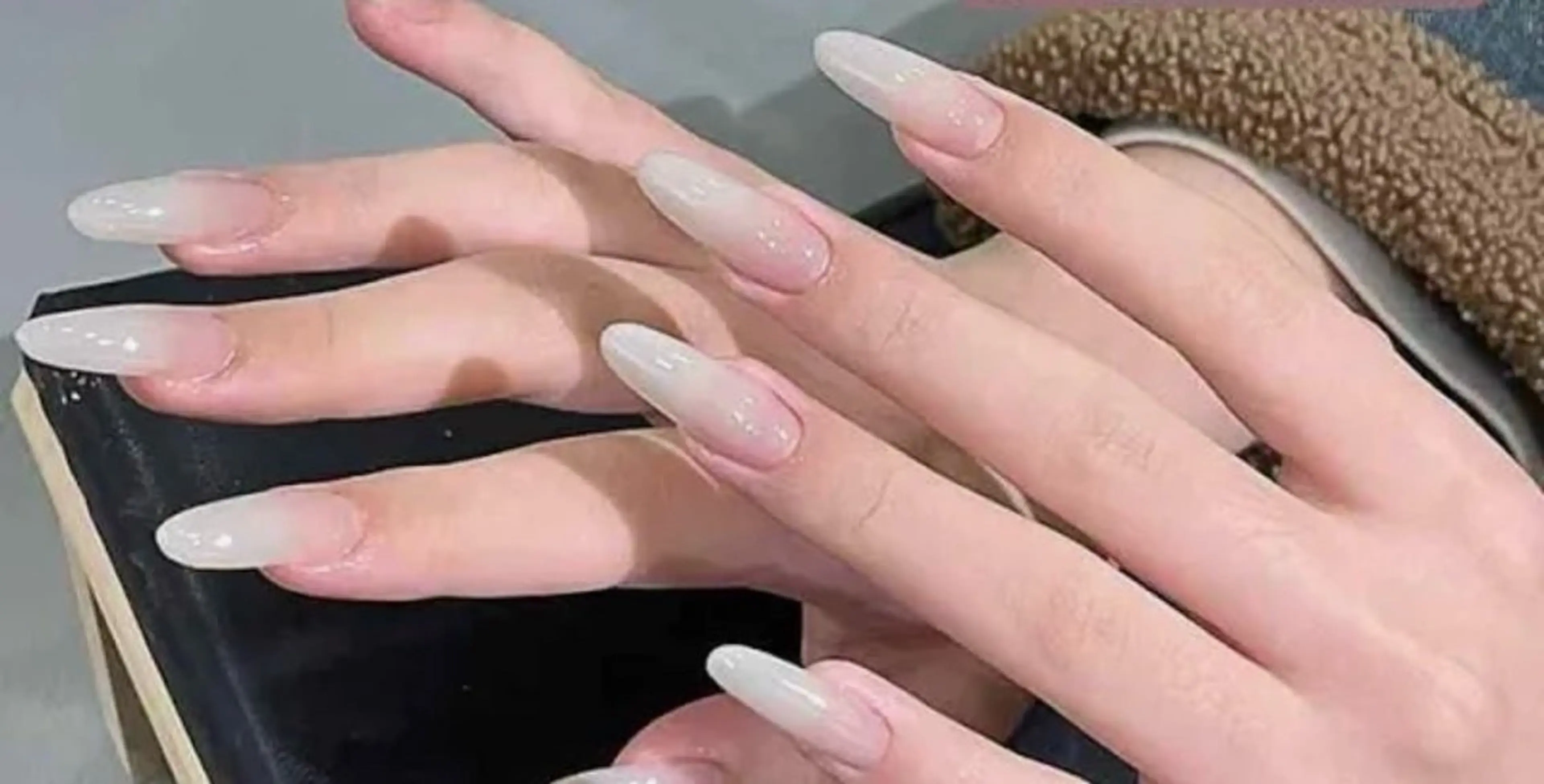 【ミニモ学割】#アクリルスカルプ （お好みの✨長さ出し）＋ワンカラー🤍の写真