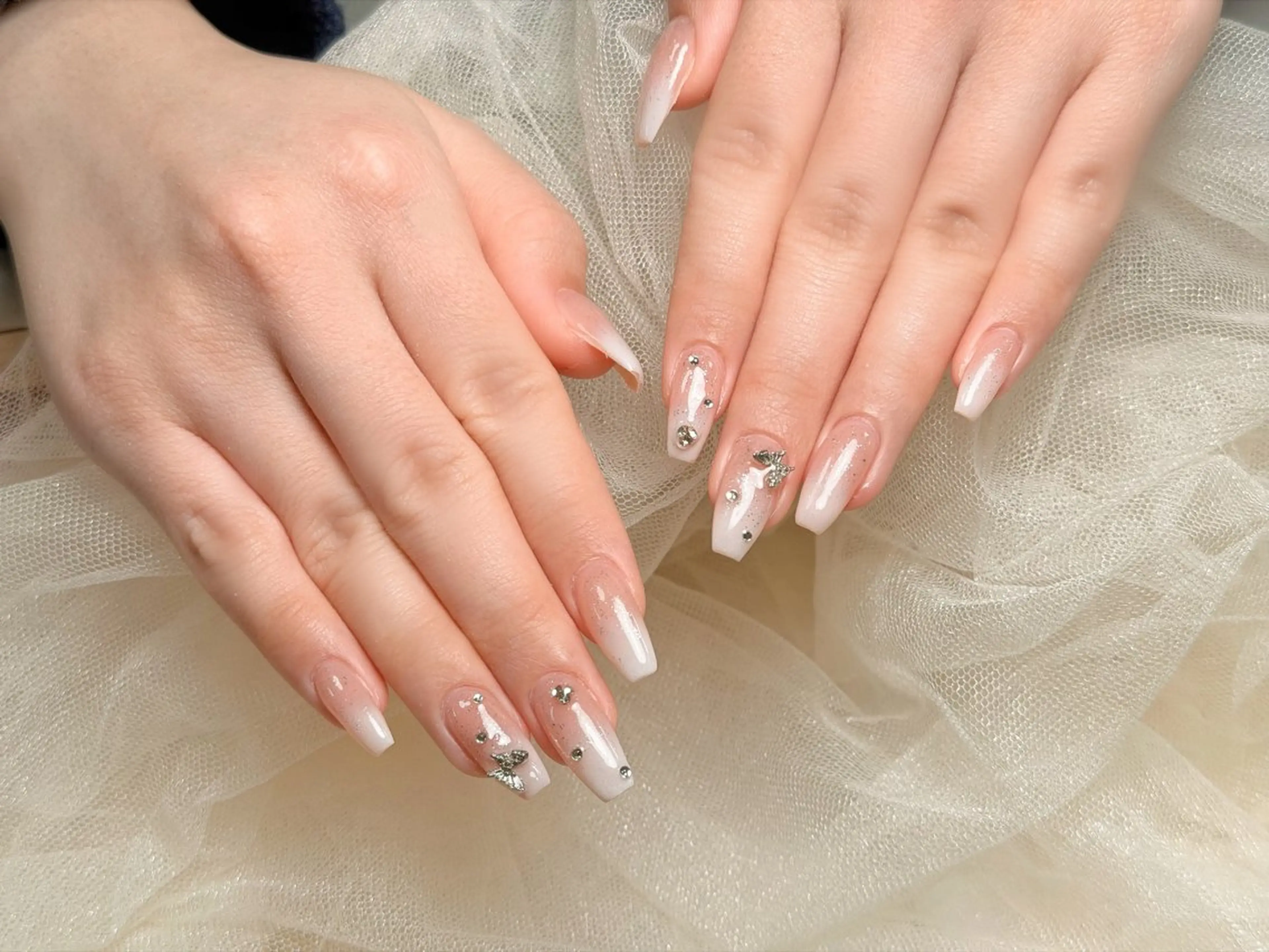 ネイル 持ち込み ハンドネイル Maggie nailクロのネイルデザイン