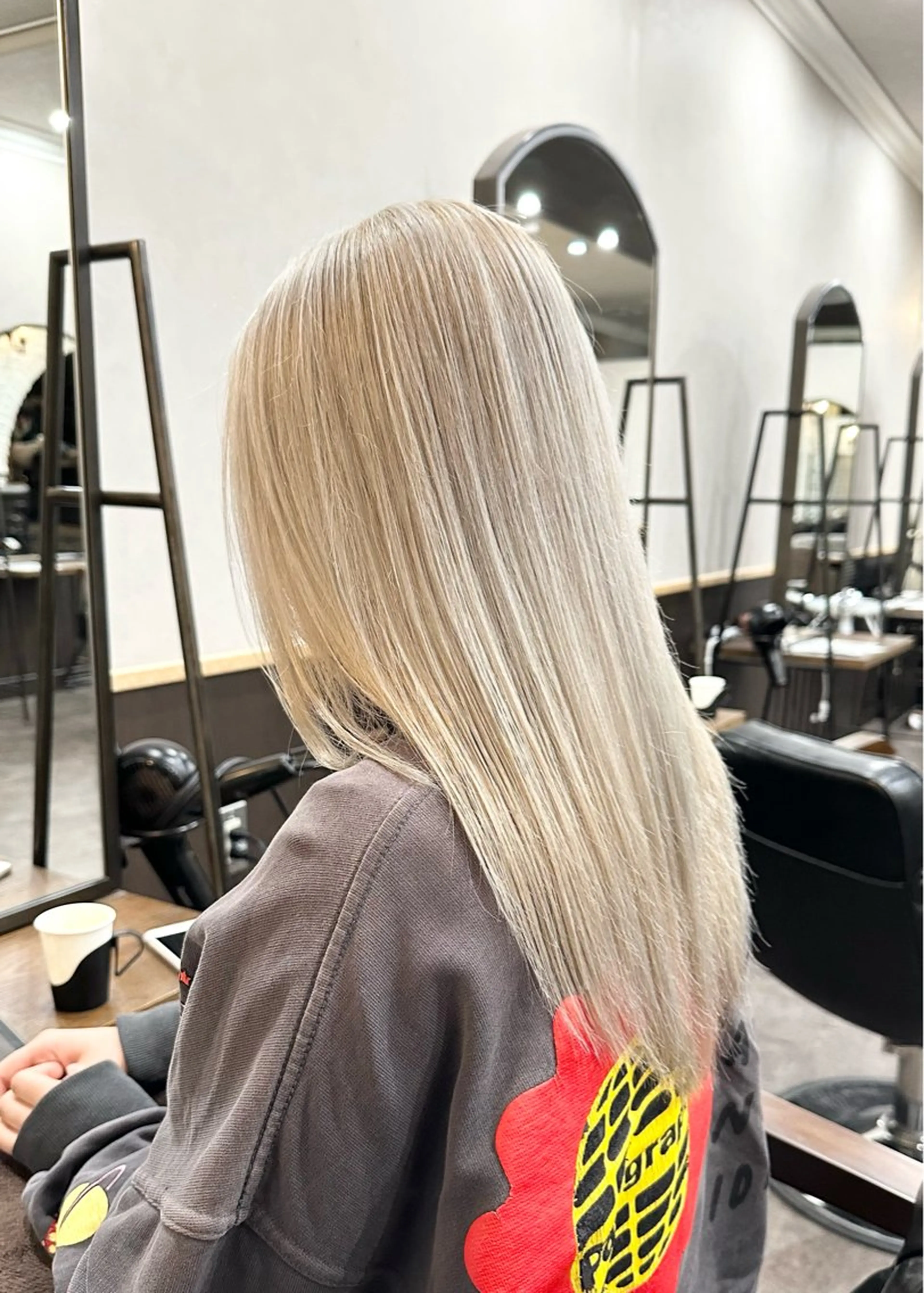 セミロング カラー ブロンド ホワイトブロンド ヘアカラー トリートメント 🌿ガクト 🌿艶髪透明感のヘアスタイル