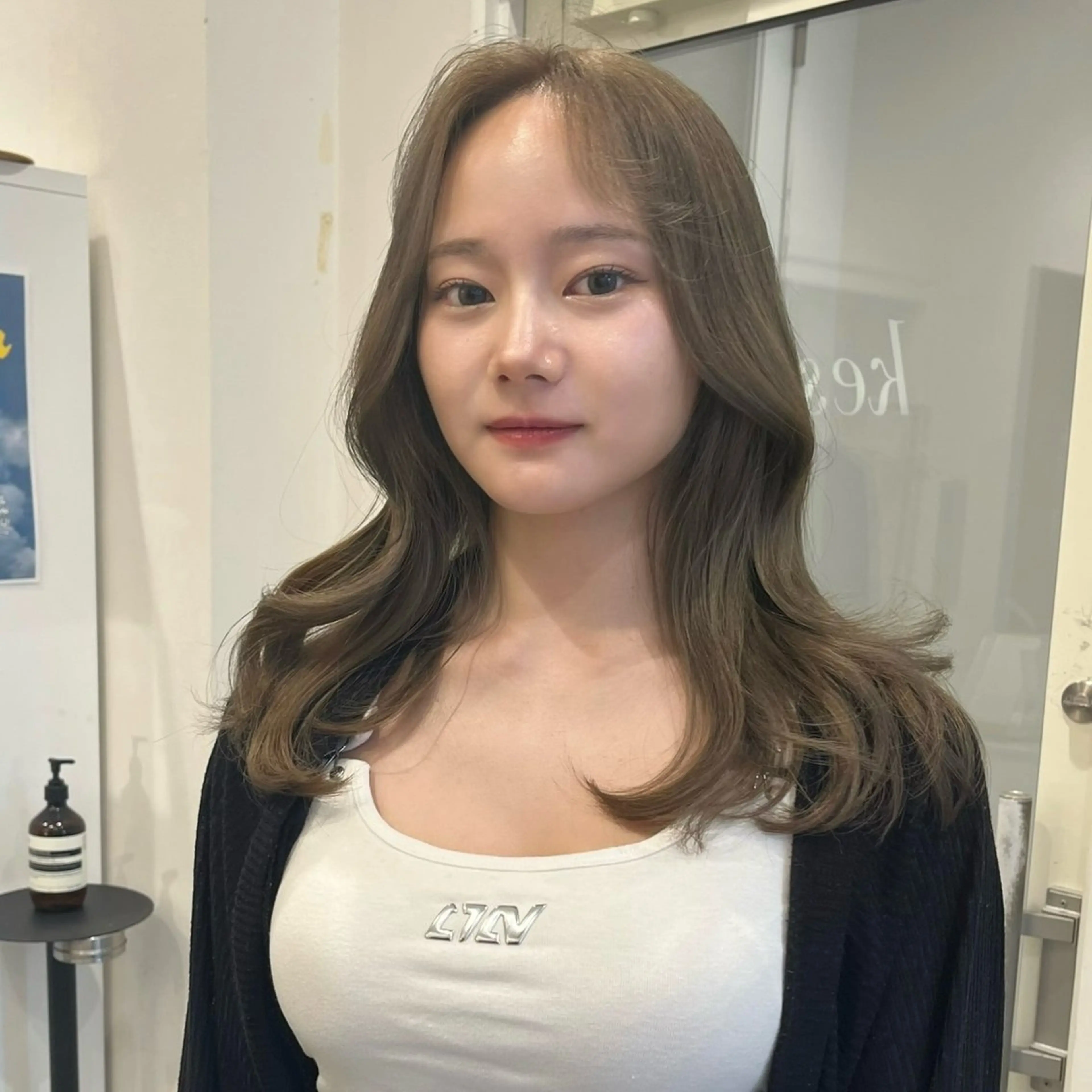 セミロング カラー AMI🎀韓国ヘア 透明感カラーのヘアスタイル