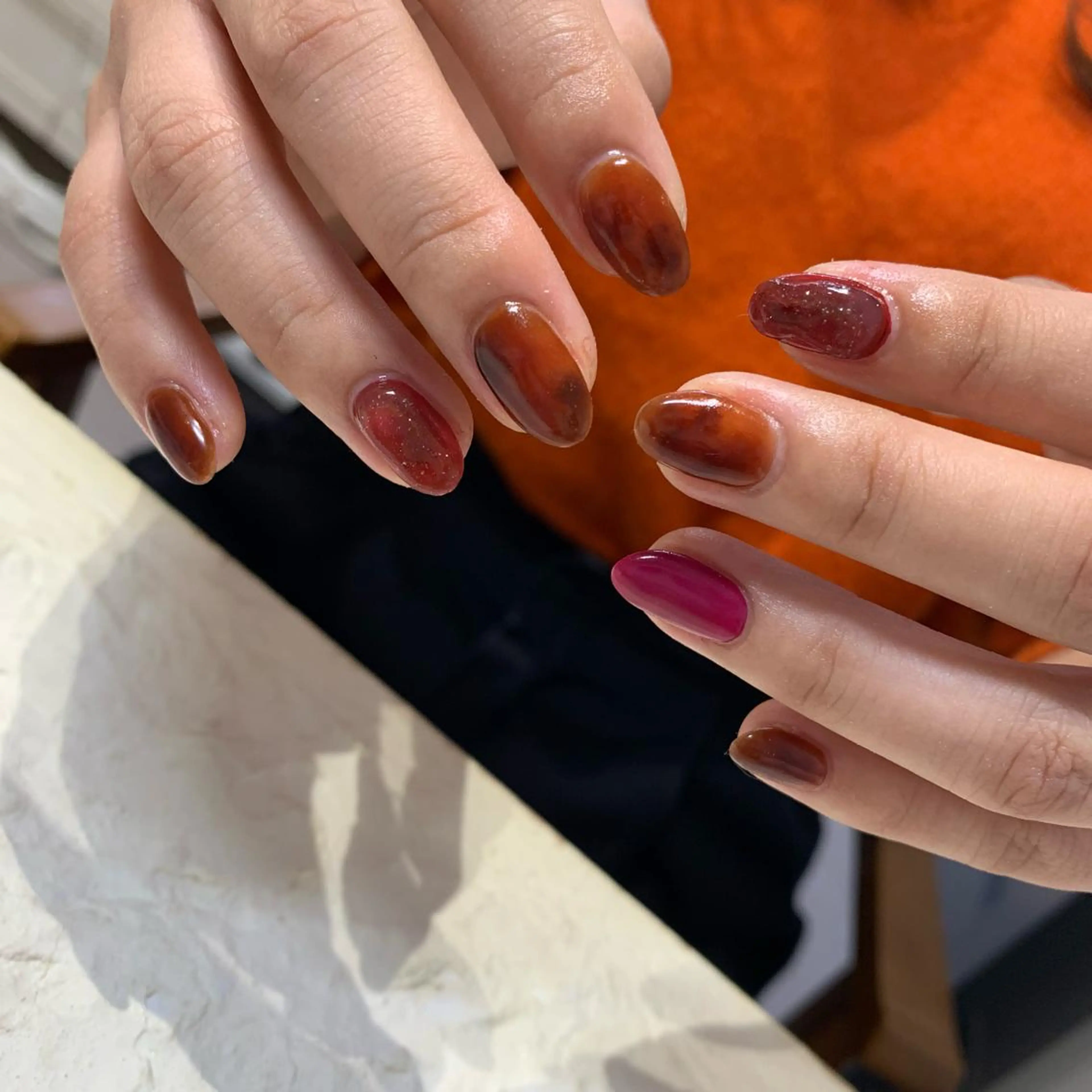 ネイル べっ甲ネイル マキノ ユイのネイルデザイン