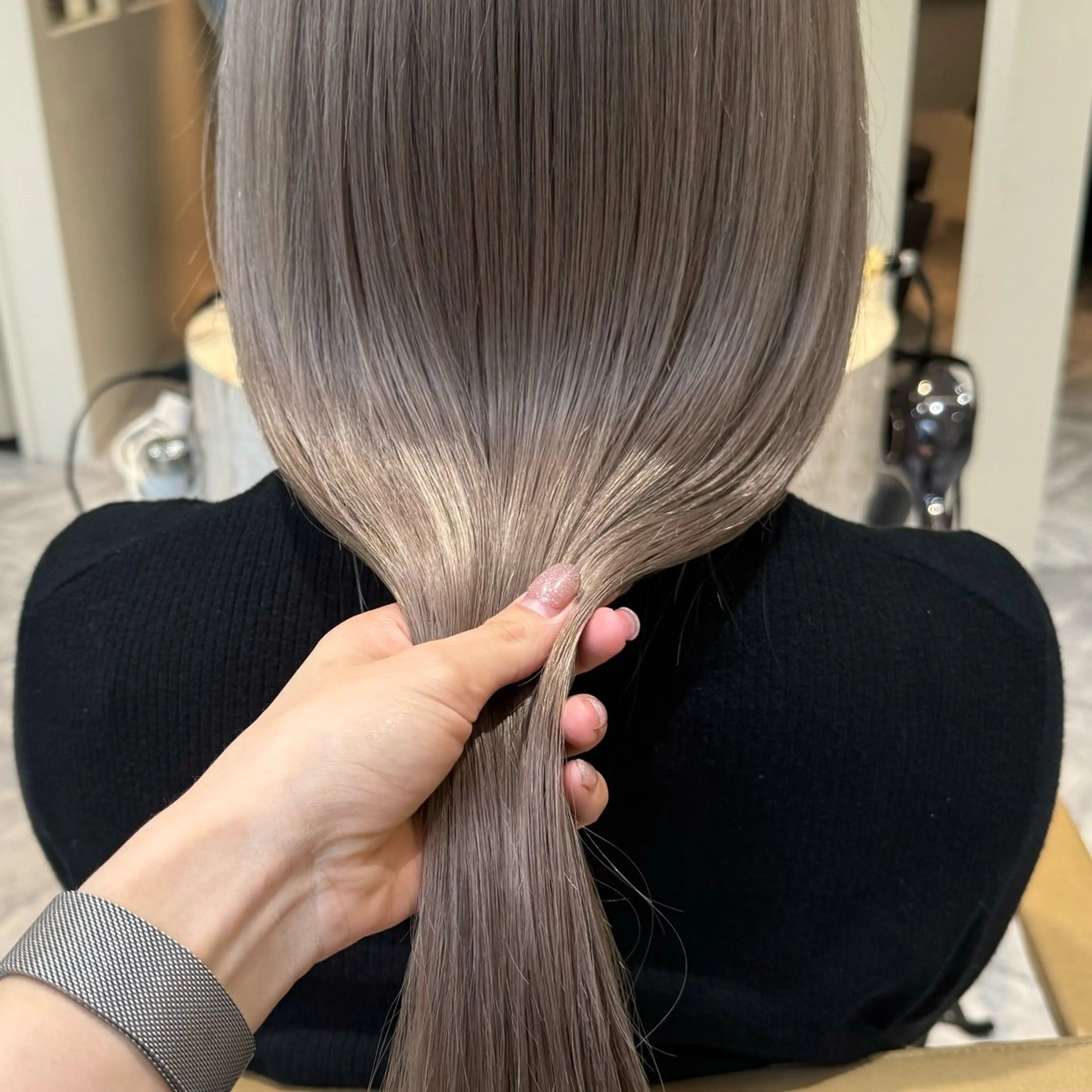 ロング カラー ミルクティー× グレージュMOMOのヘアスタイル