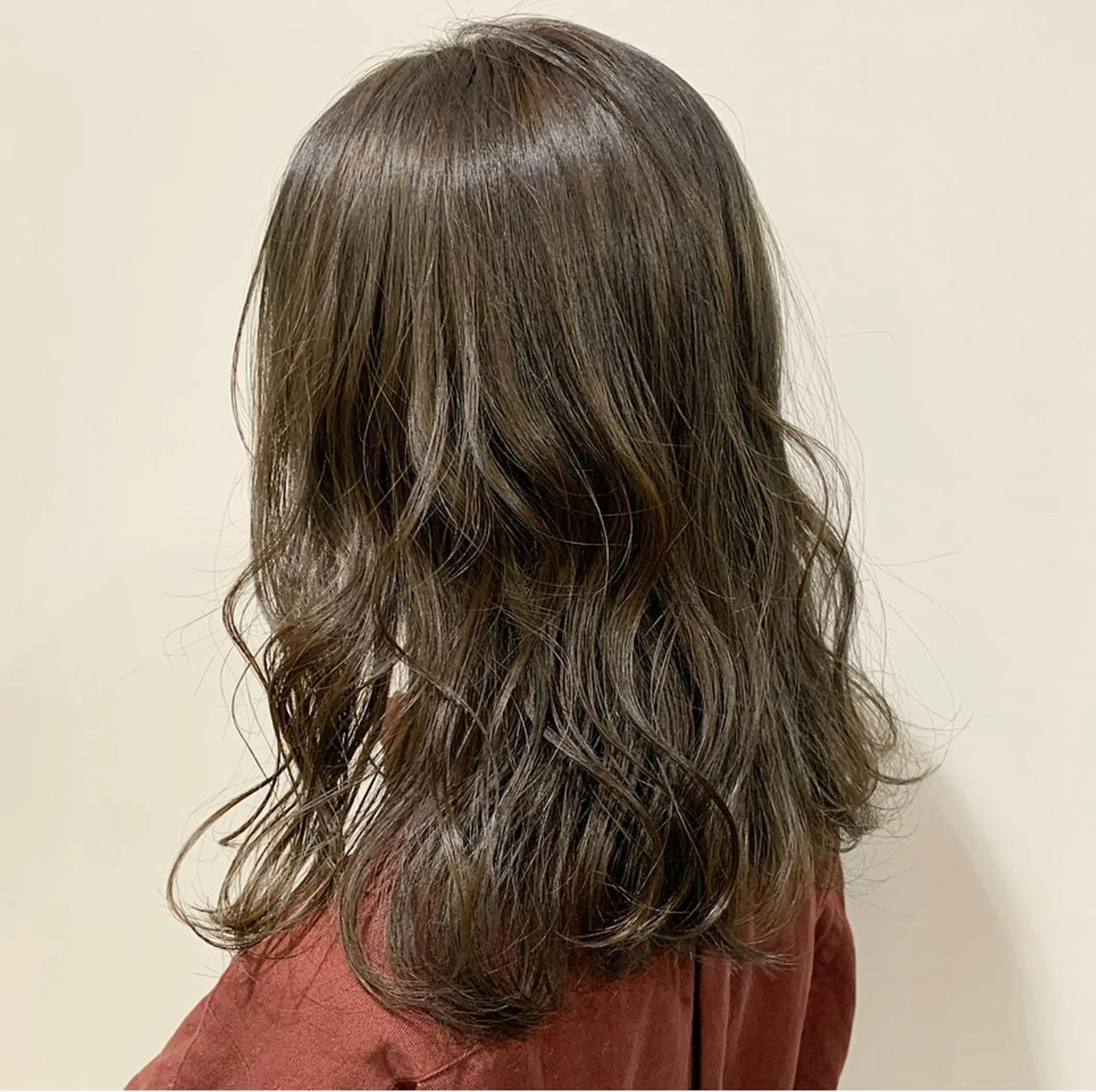 カラー 山口 莉奈のヘアスタイル