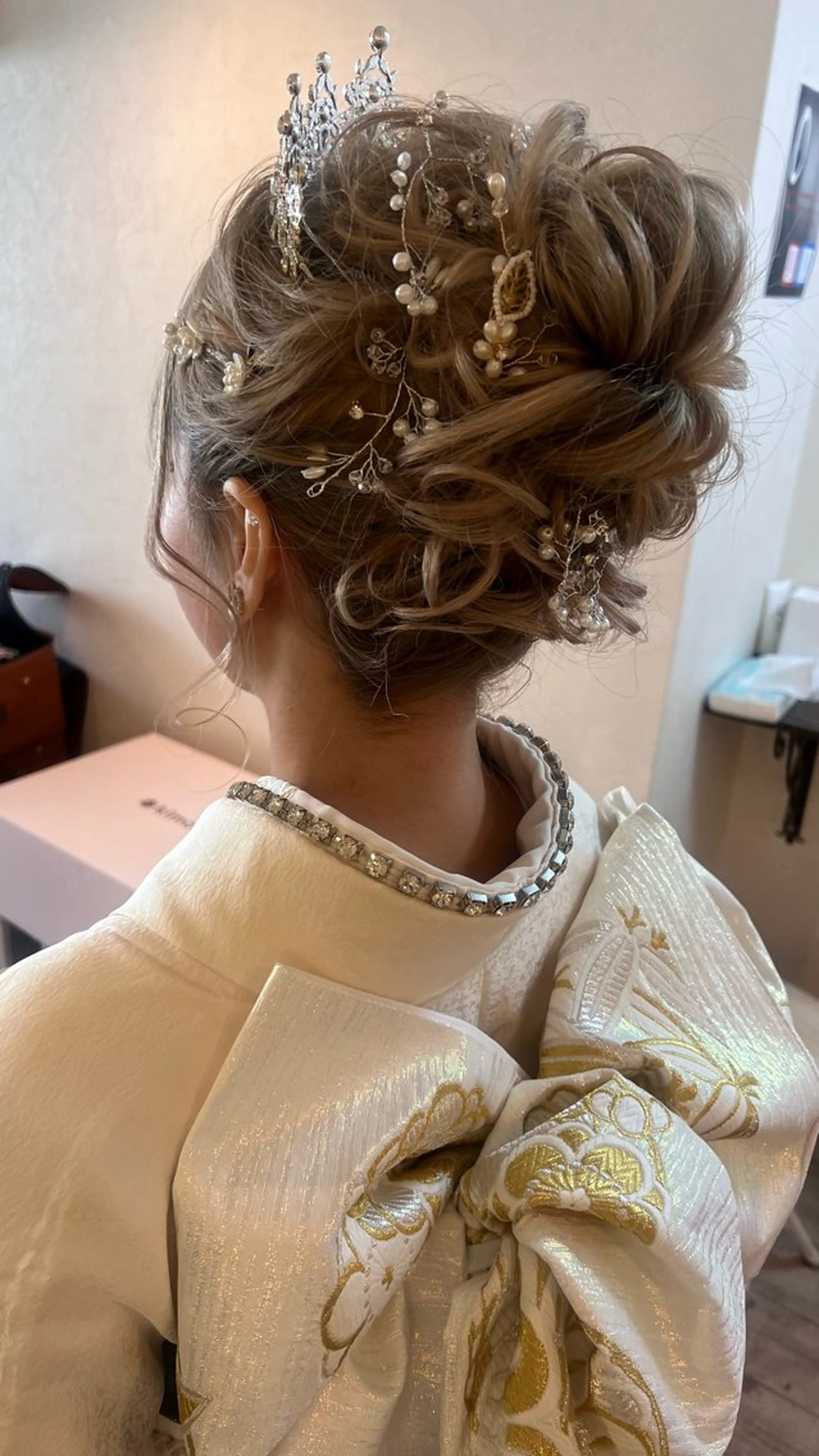 ロング ヘアアレンジ 成人式 お団子ヘア 髪飾り Hair&Rich  style　genesis所属・早朝、日祝セット🉑 TSUBASAのヘアスタイル