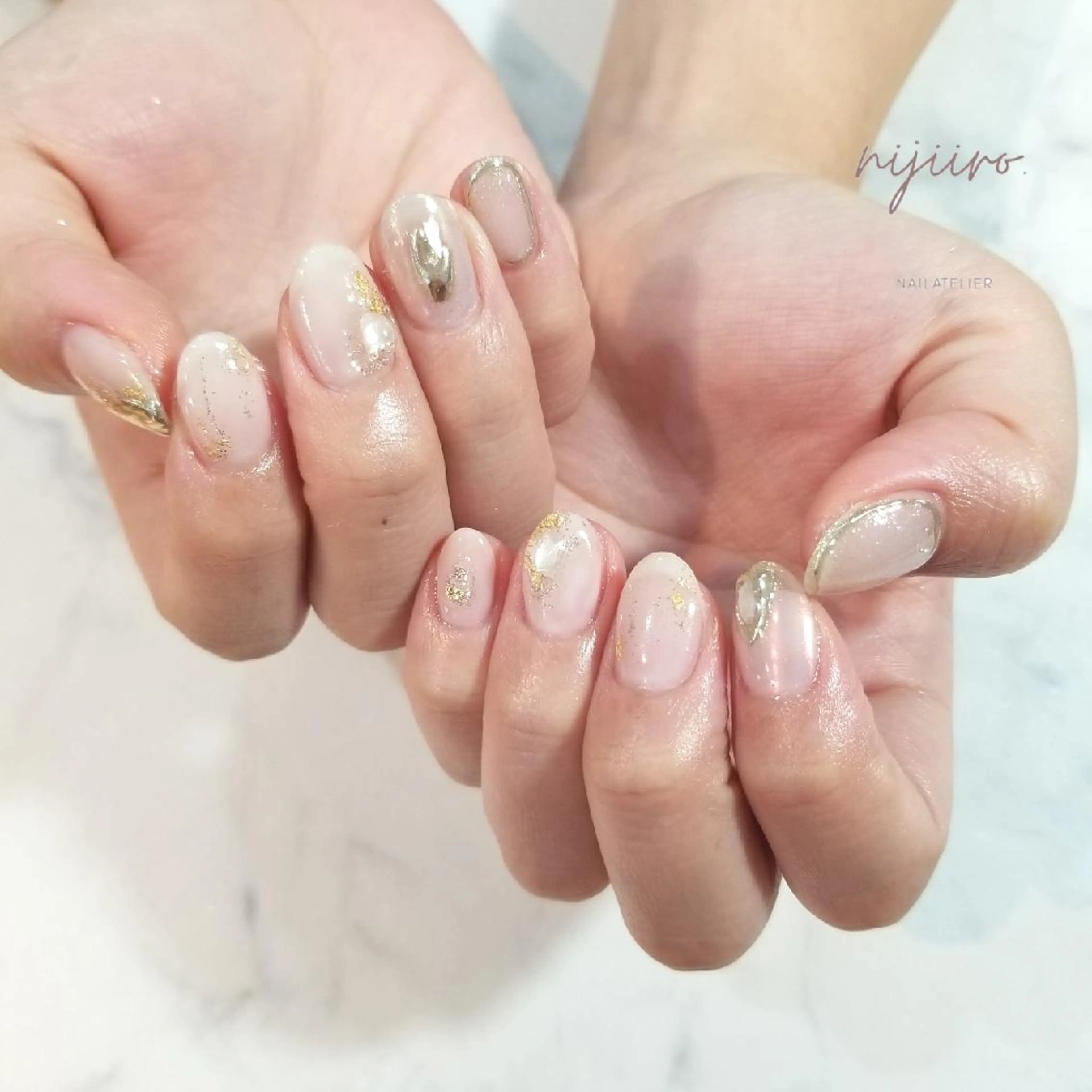 ネイル ニュアンスネイル ホワイト ハンドネイル nijiiro🌈 サトウのネイルデザイン