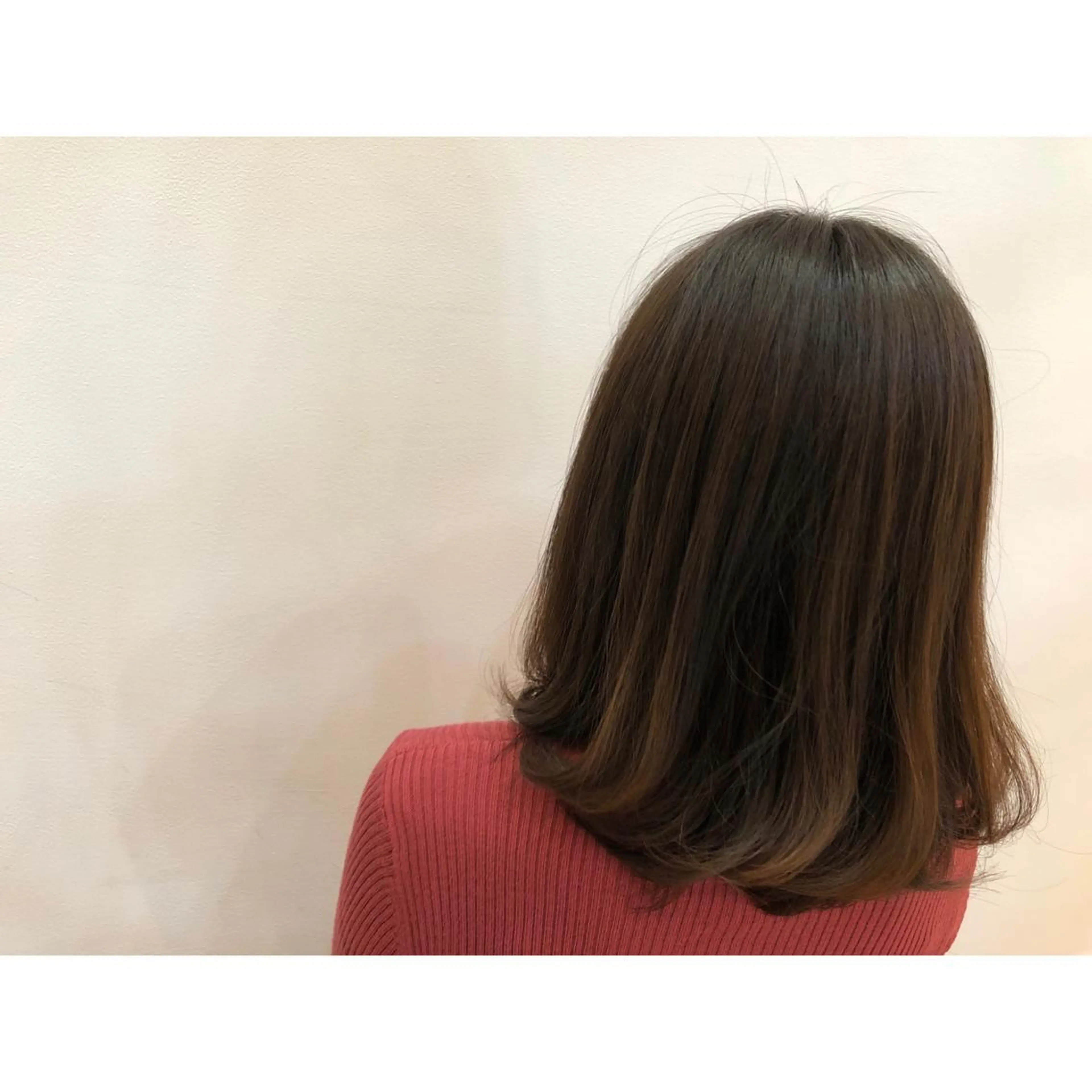 セミロング kawabe maikoのヘアスタイル