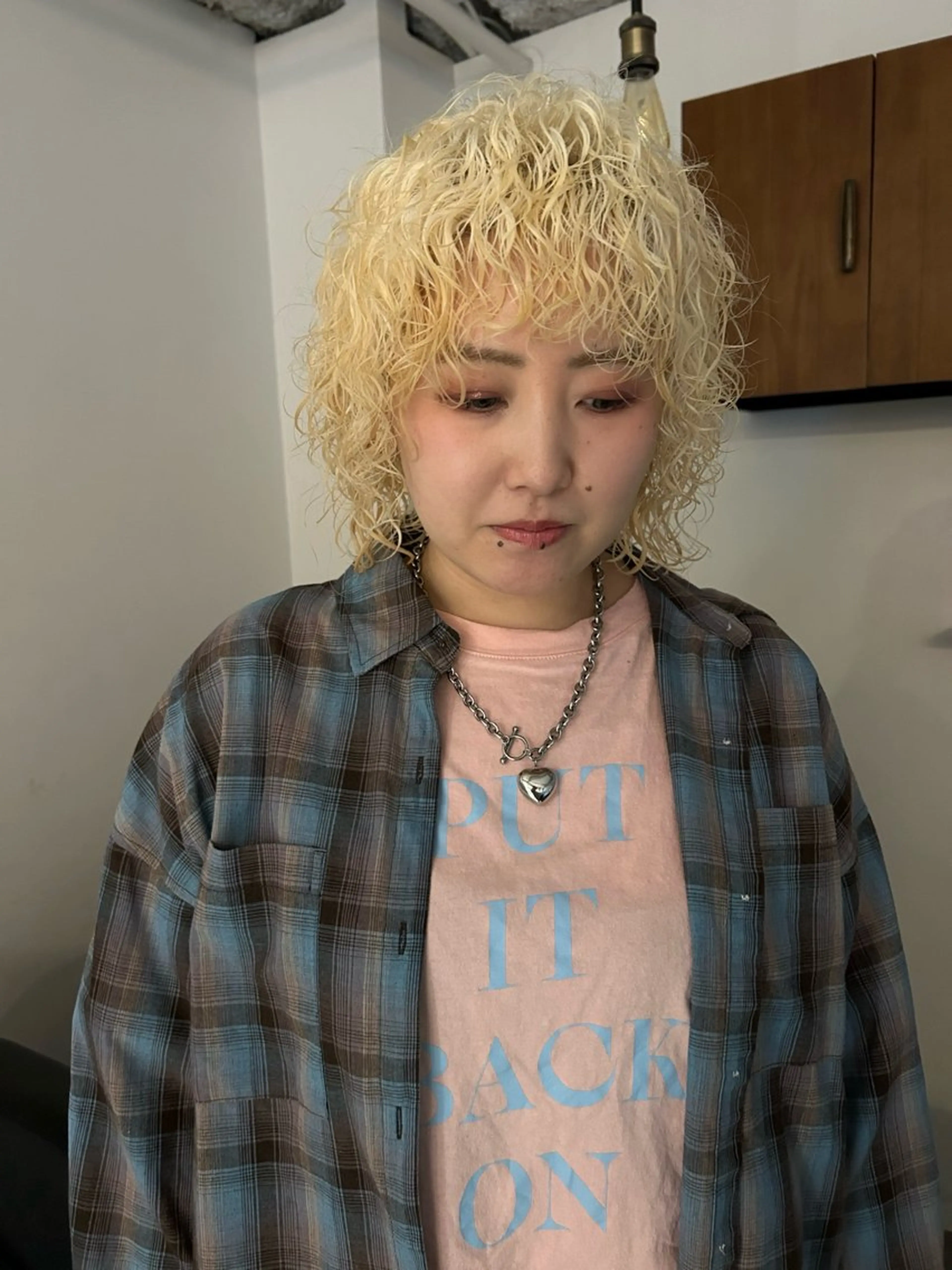 ミディアム カラー パーマ ミディアムパーマ ブリーチ カット パーマ トリートメント 村上雅人 ナチュラルモードのヘアスタイル