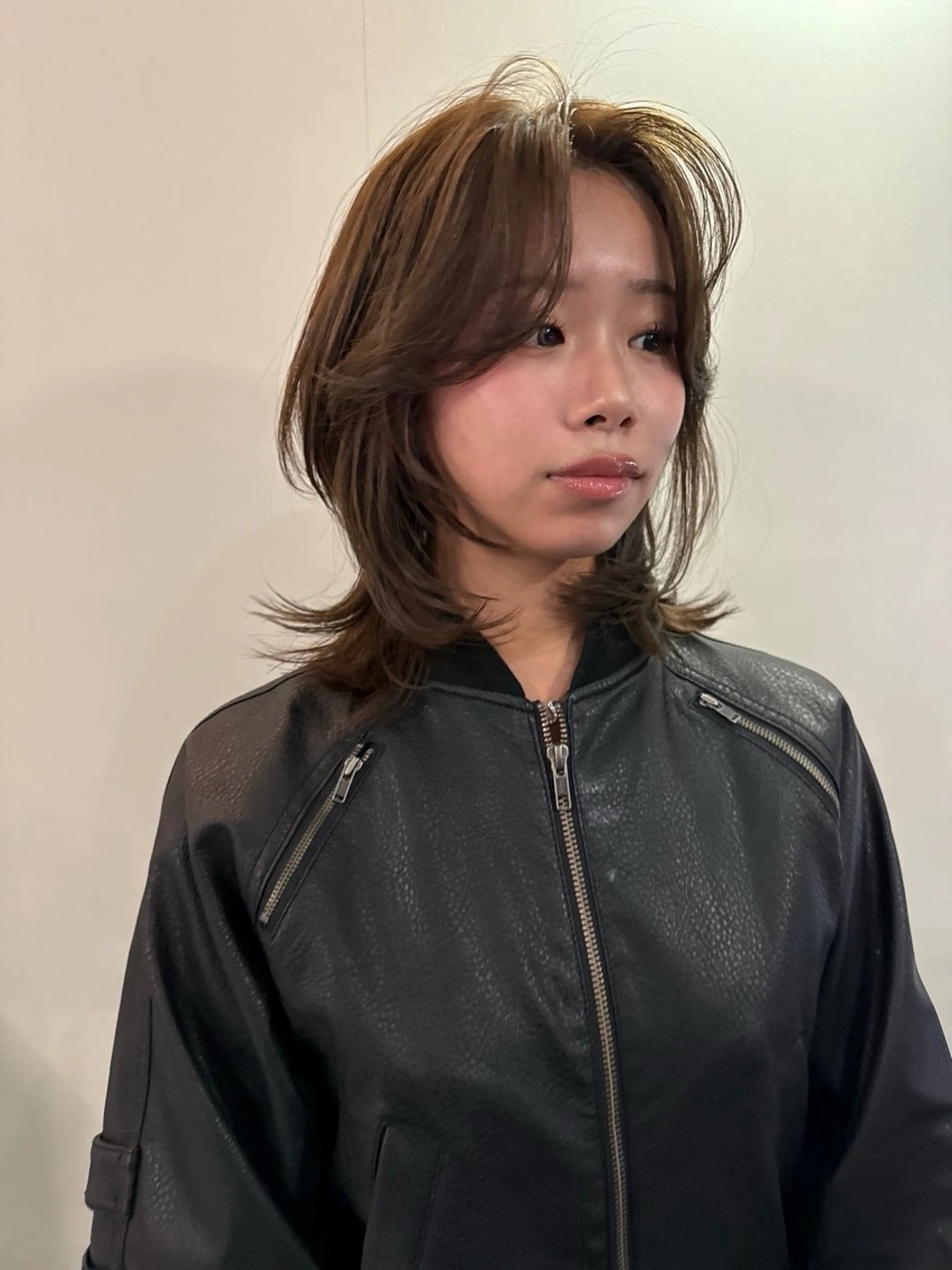 ミディアム カット ヘアカラー レイヤーカット\ウル フ　chinatsuのヘアスタイル