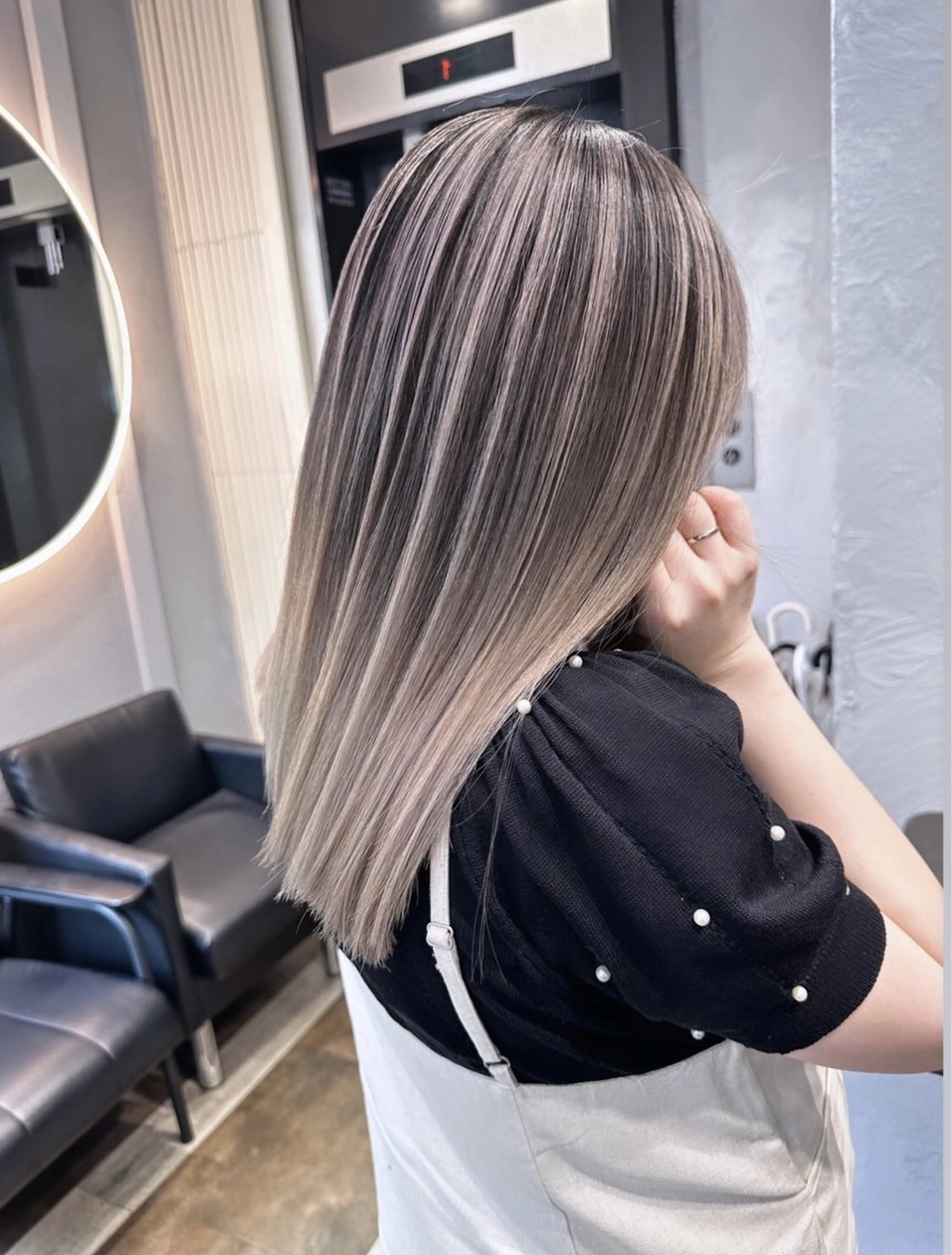 ミディアム カラー ヘアアレンジ 切りっぱなしボブ ショートボブ ベージュカラー ブリーチ ケアブリーチ ヘアカラー トリートメント GiseL天神カラー 髪質改善/ブリーチのヘアスタイル