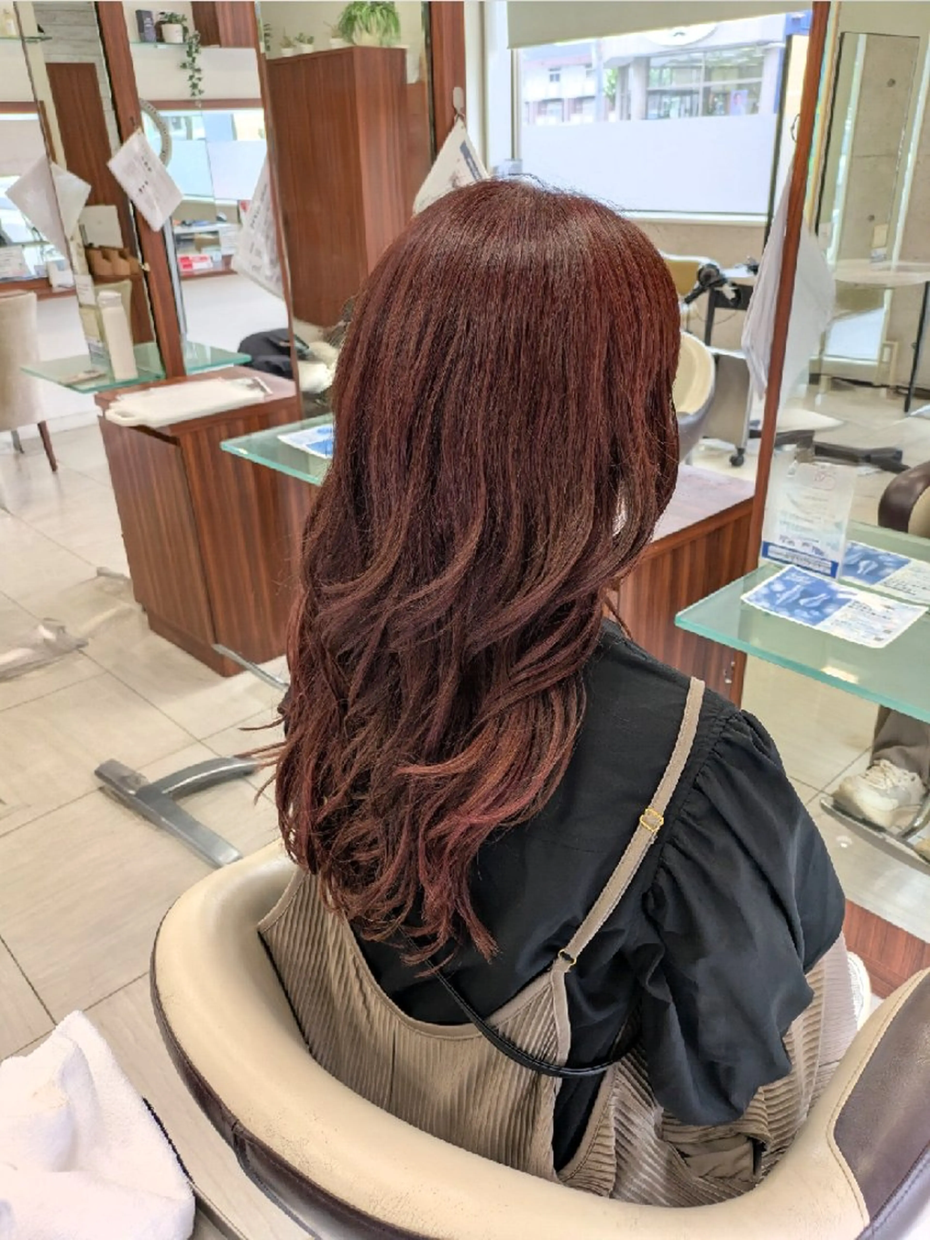 ロング Yoko ブリーチカラーのヘアスタイル