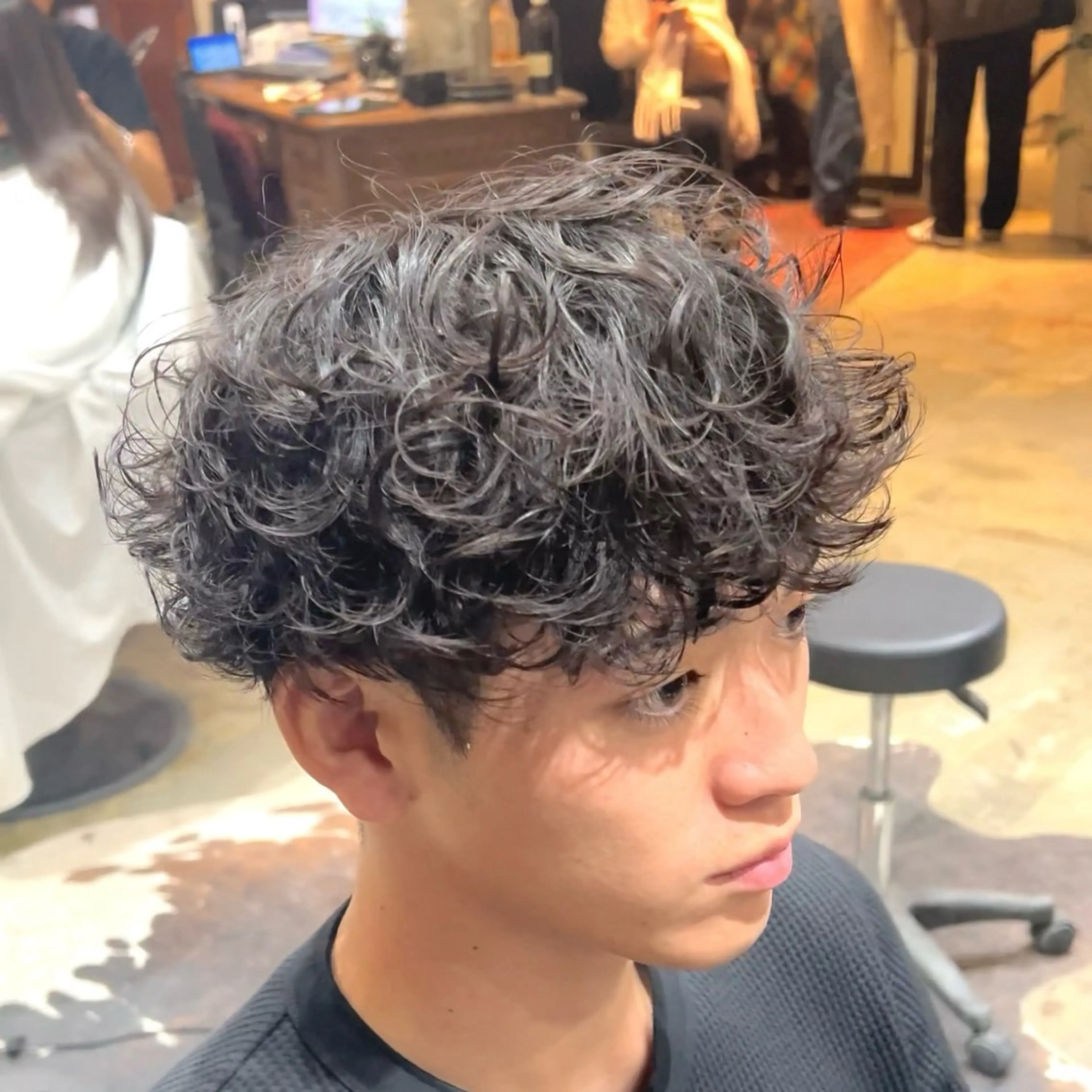 パーマ メンズ カット パーマ メンズパーマ眉毛 特化アユム🔥のヘアスタイル