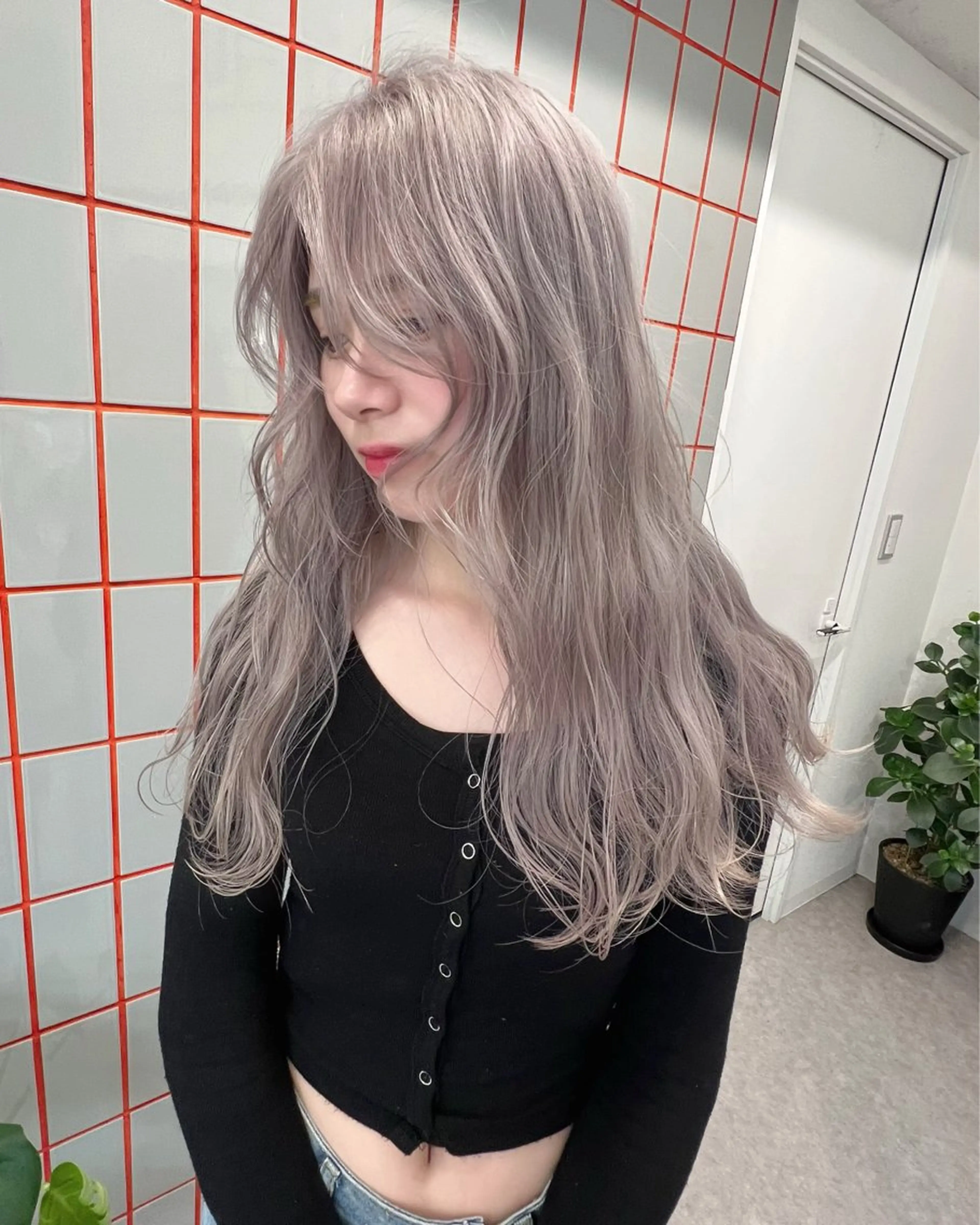 ロング カラー アッシュ ベージュカラー ブリーチ ブロンド ブロンドベージュ 💍透明感 💖艶ミルクティーのヘアスタイル