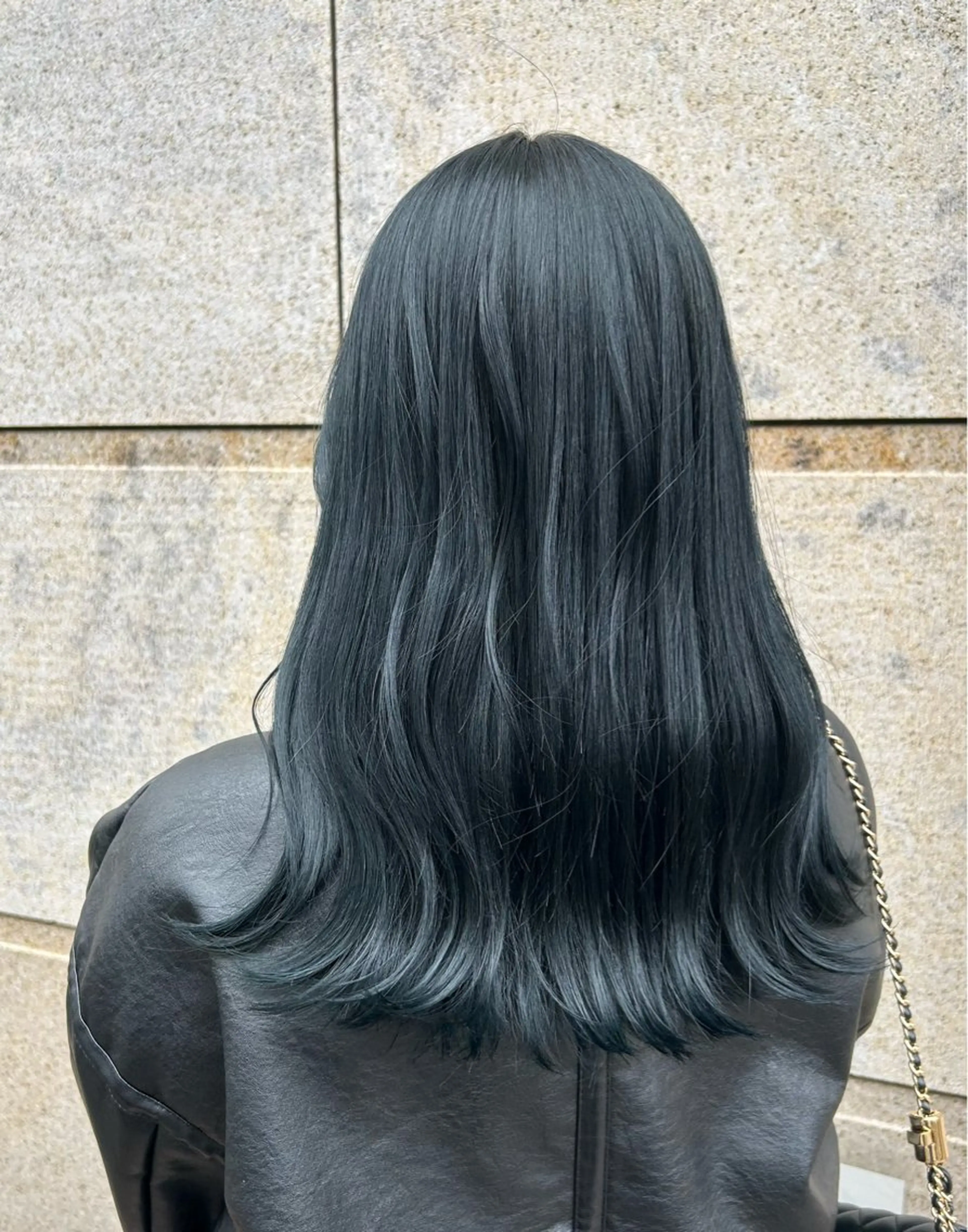 セミロング カラー 黒髪 ブリーチ ブルーカラー ブルーブラック イルミナカラー 艶カラー吉祥寺🌸 KAZUEのヘアスタイル