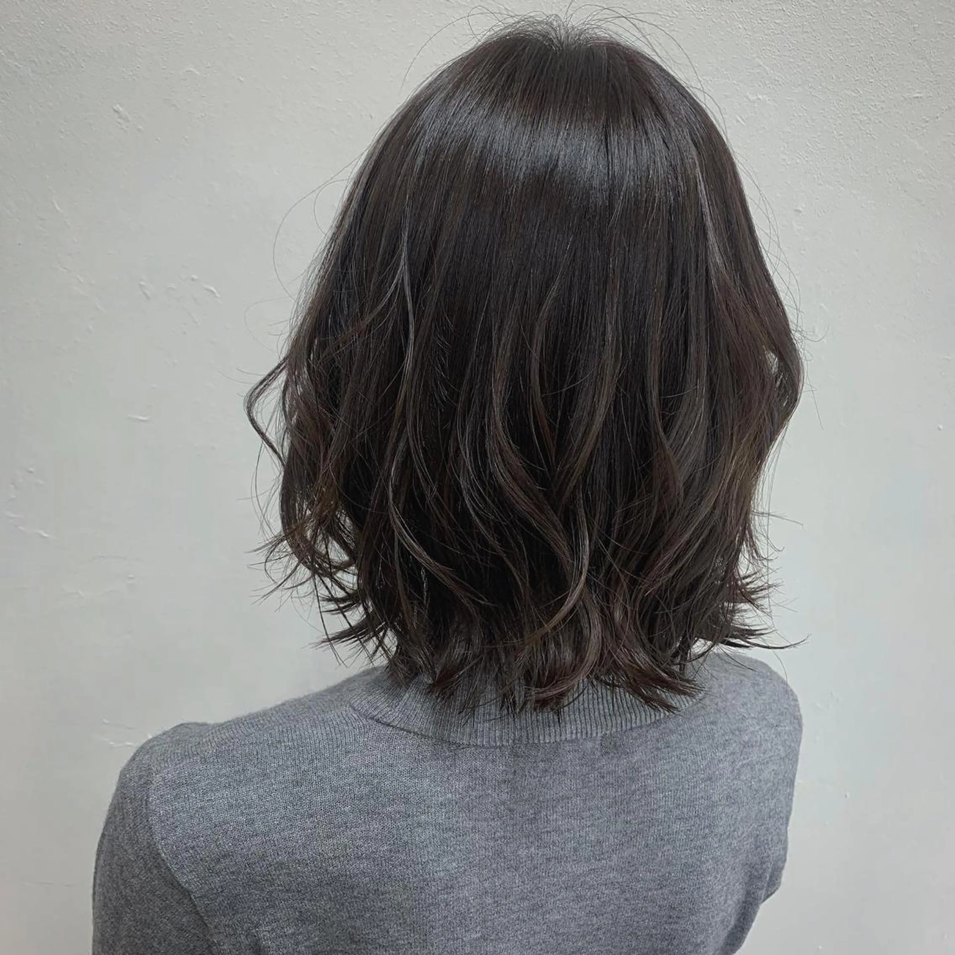 ミディアム カラー 黒田 優衣のヘアスタイル