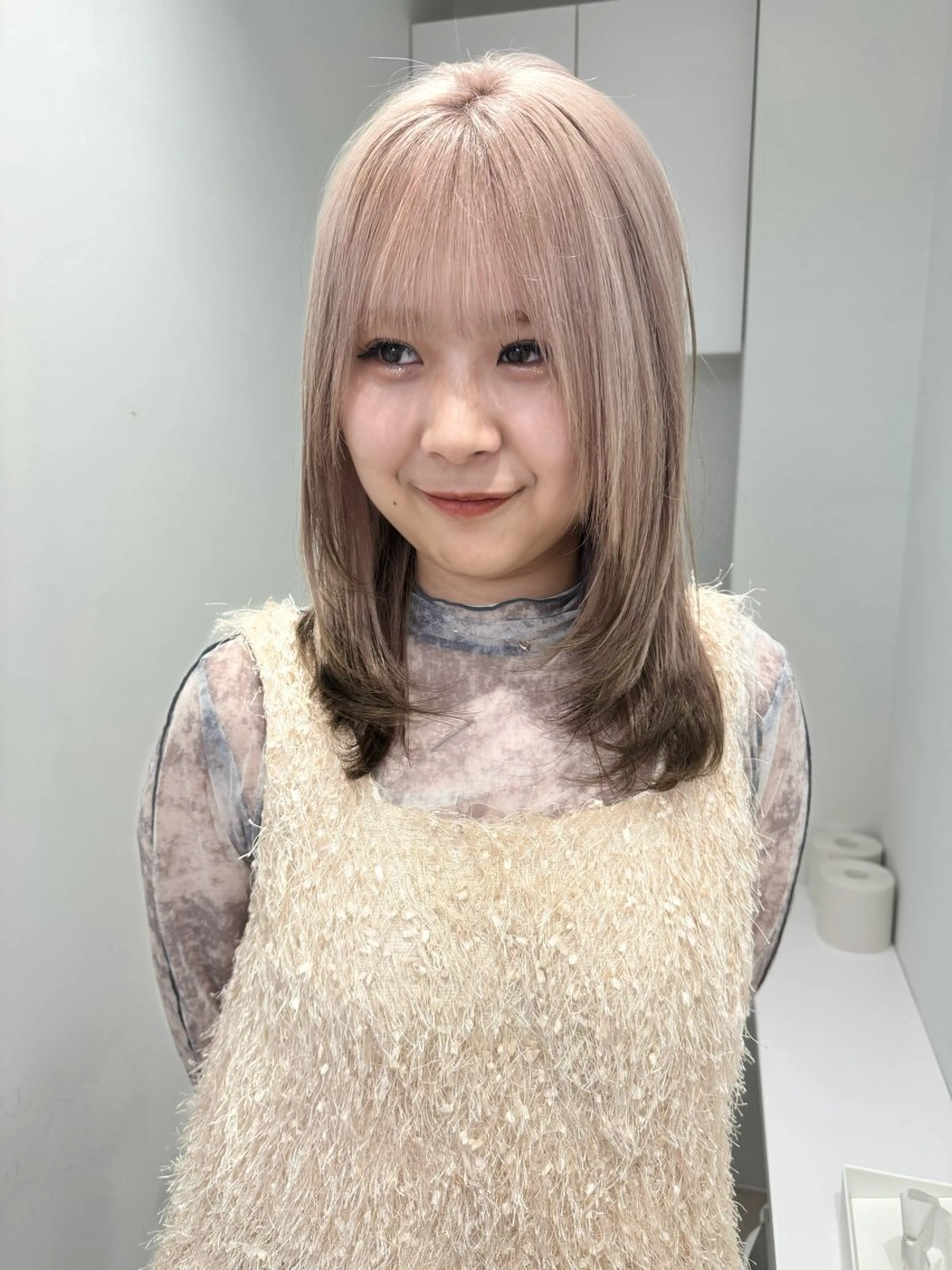 セミロング ヘアカラー ✨ブリーチ/顔周り レイヤー¦YUKA✨のヘアスタイル